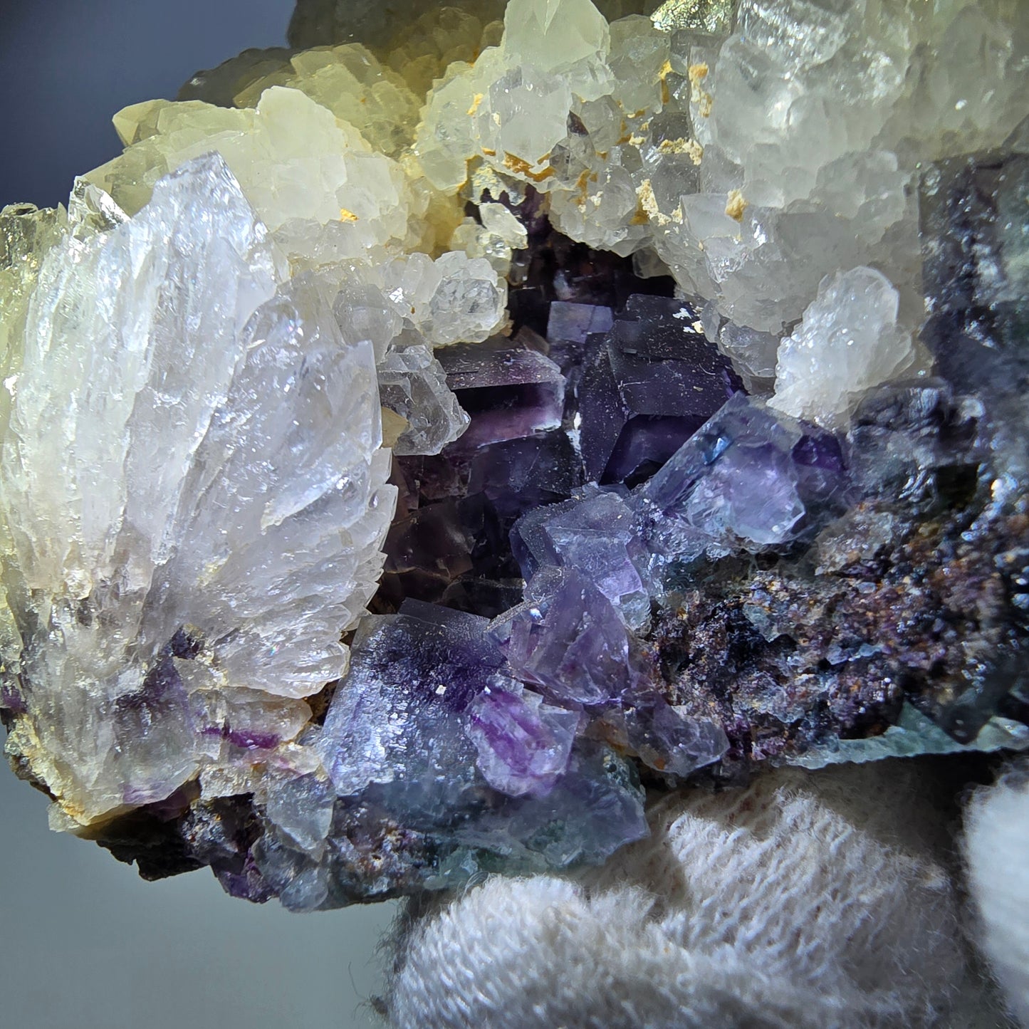 Grand cube de fluorite fantôme, spécimen de quartz violet-vert Okorusu, Namibie 102 x 78 x 57 mm