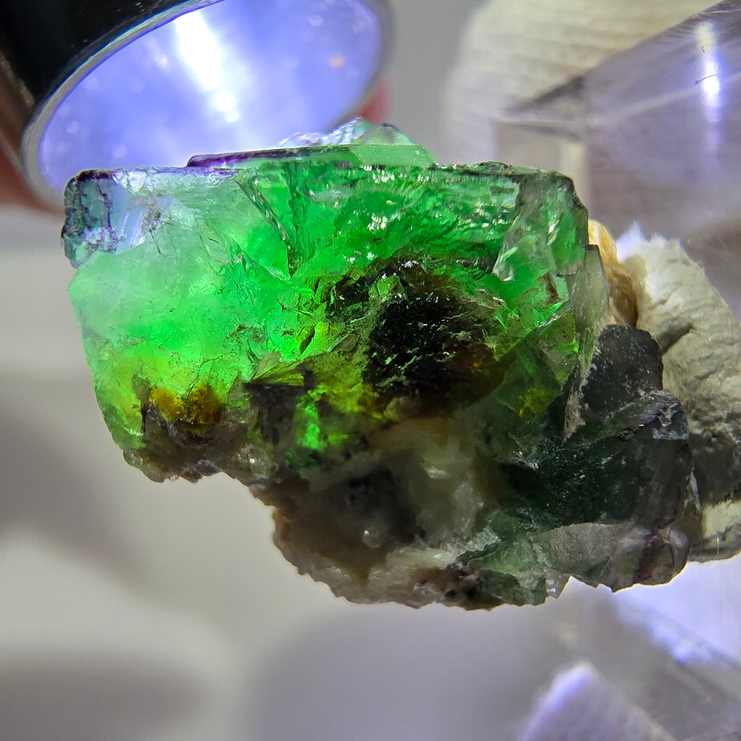 Cube de fluorite fantôme zonal, tourmaline muscovite Schörl, hyalite Erongo, Namibie 25*21*17mm