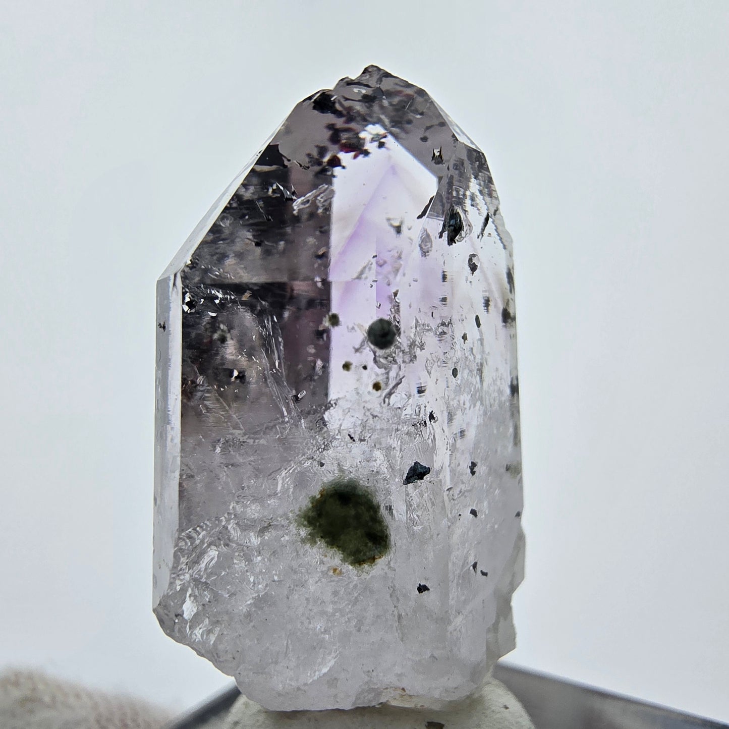 Harlekin Phantom Amethyst mit Analcim Streep Mine Goboboseb Namibia 33*18*11mm