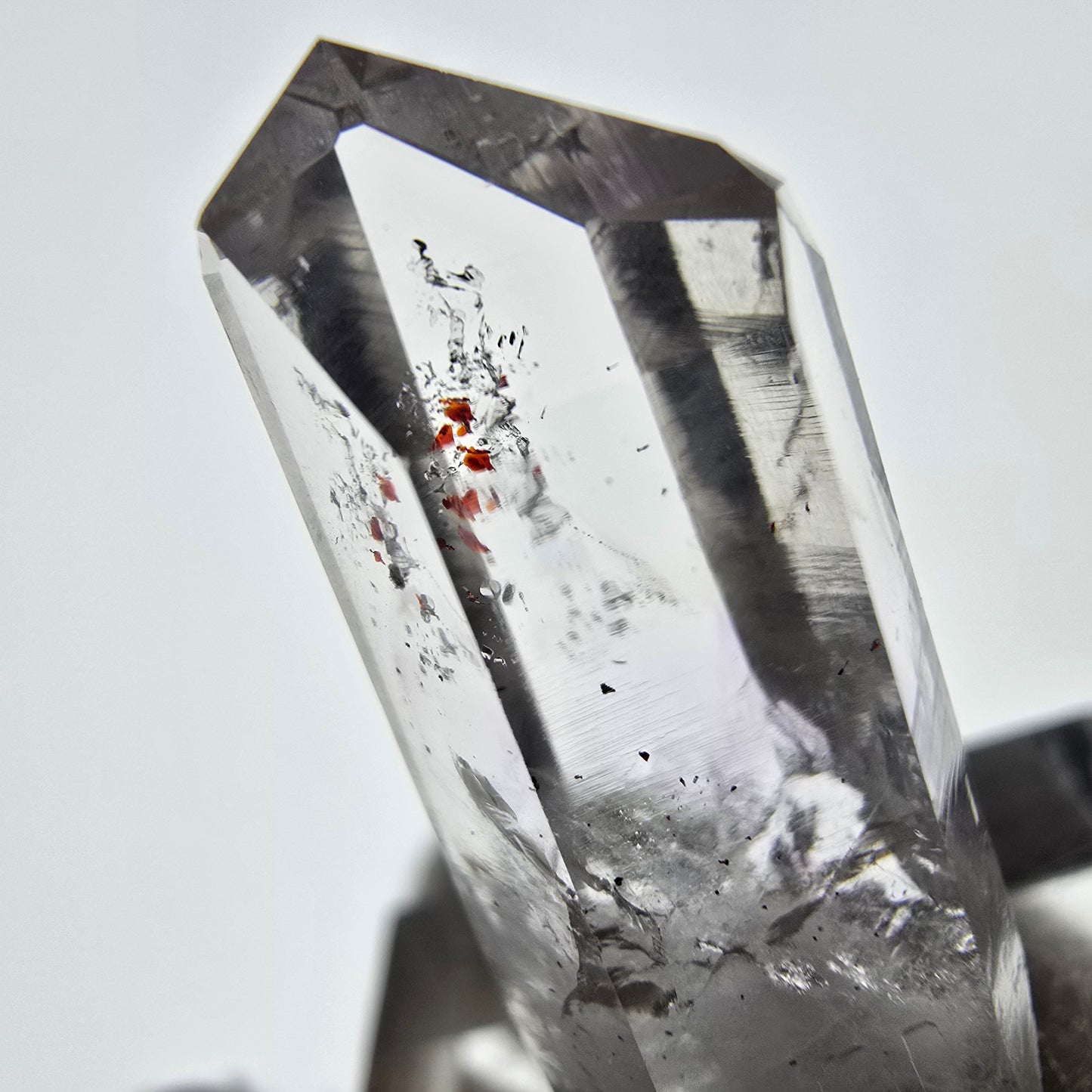 Mine d'améthyste Harlequin Phantom Point Streep, Goboboseb, Namibie, 30 x 11 x 10 mm
