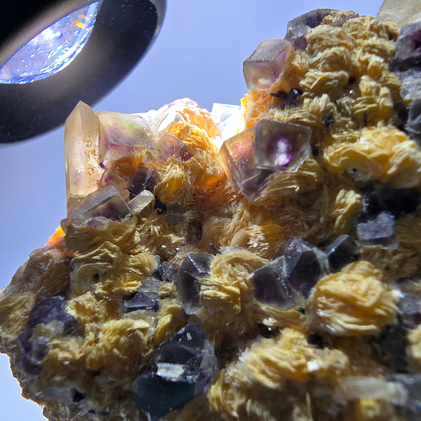 Spécimen de fluorite fantôme colorée, tourmaline scholle muscovite, Erongo, Namibie, 81 x 68 x 48 mm