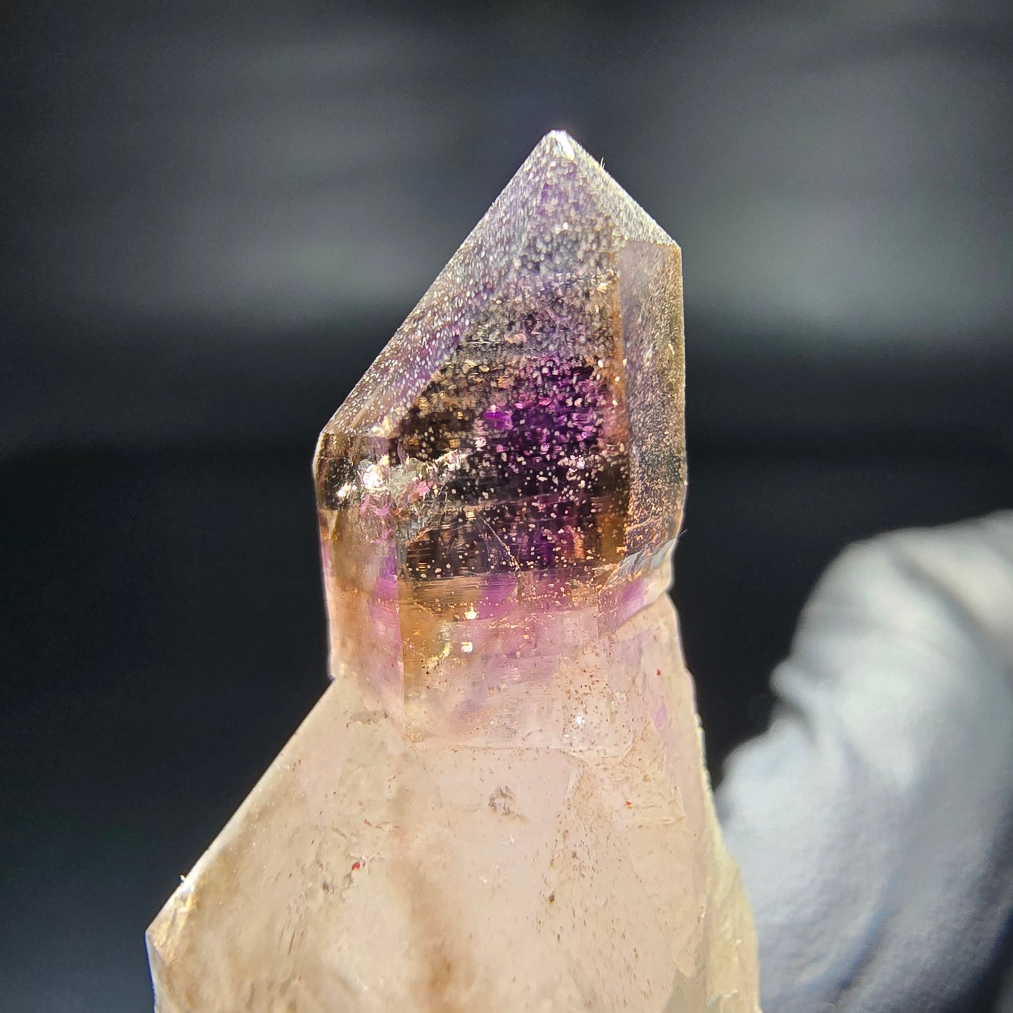 Seltene Phantom Zepter Amethyst Spitze lila braun Goboboseb, Namibia 39*17*15mm