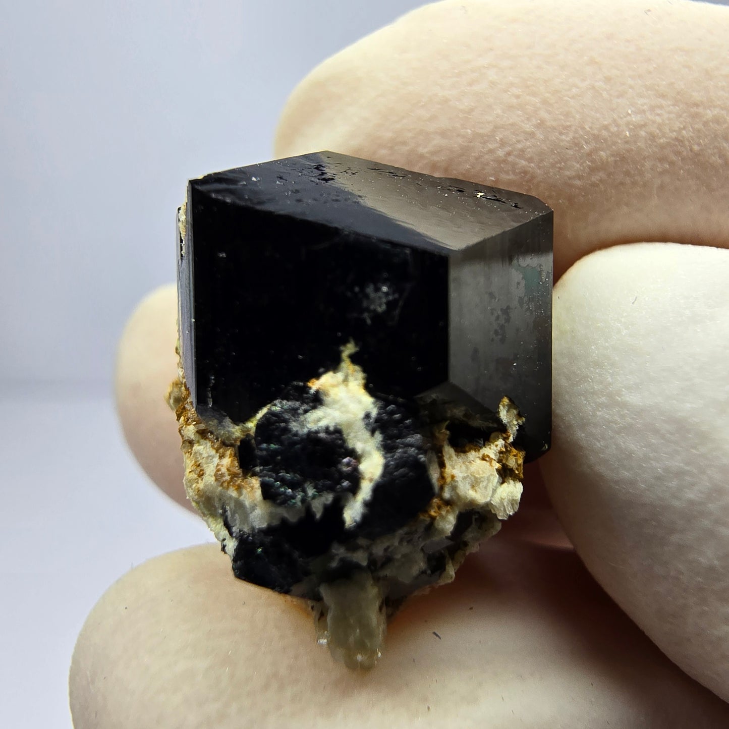 Symm. Schörl Turmalin Orthoklas Hyalit Stufe Erongo, Namibia 17*15*11mm Sammlung