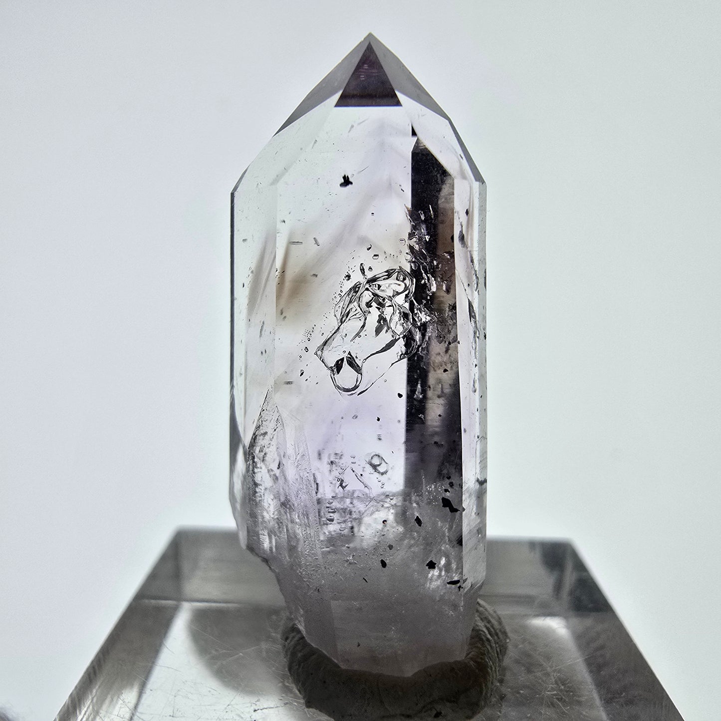 Améthyste fantôme Enhydro avec hématite Streep Mine, Goboboseb, Namibie 31 x 13 x 9 mm