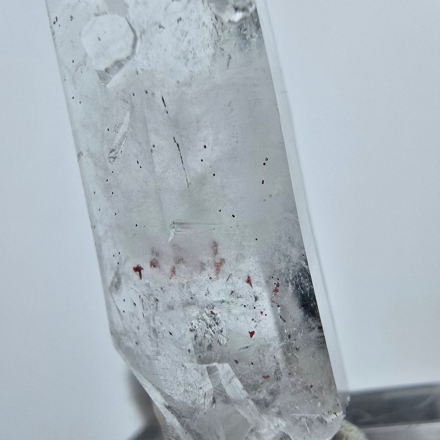 Cristal de quartz Harlequin très clair de la mine Streep, Goboboseb, Namibie, 40 x 13 x 11 mm