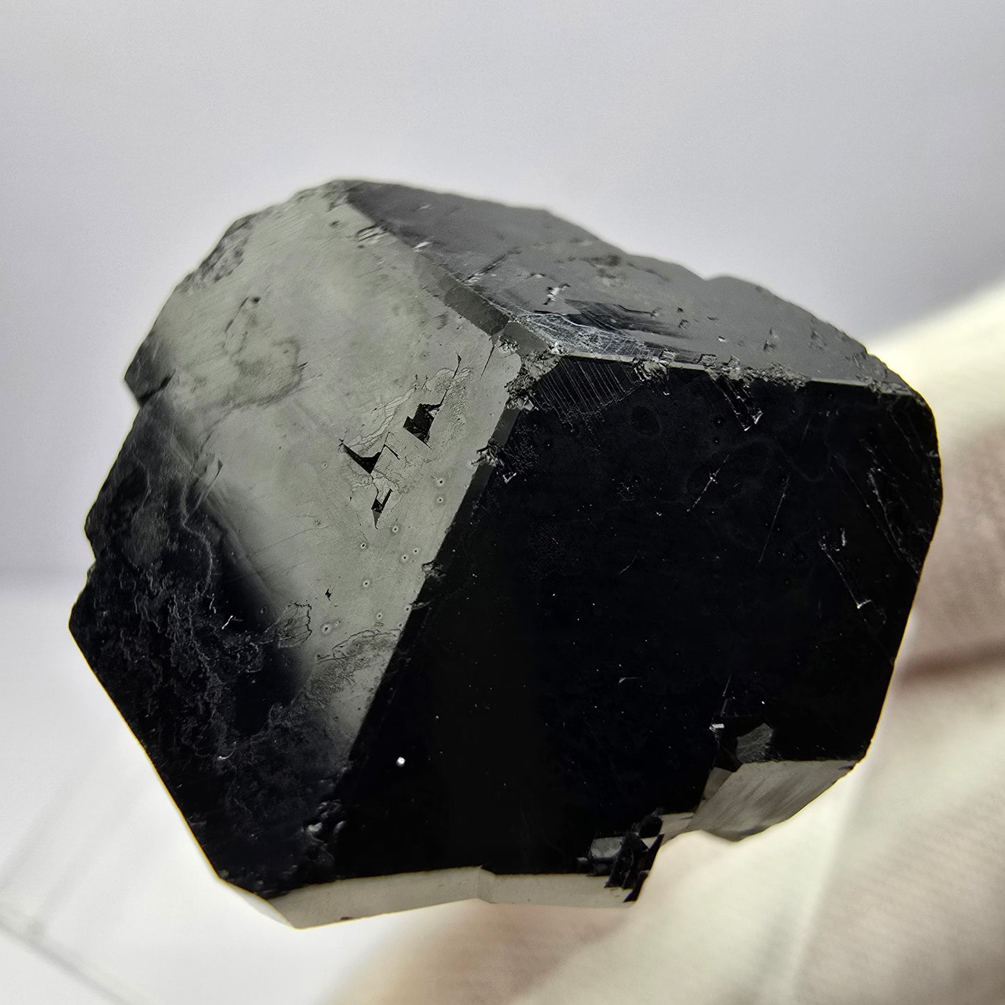 Symmetrischer Schörl Turmalin schwarz glänzend Erongo, Namibia 24*21*20mm