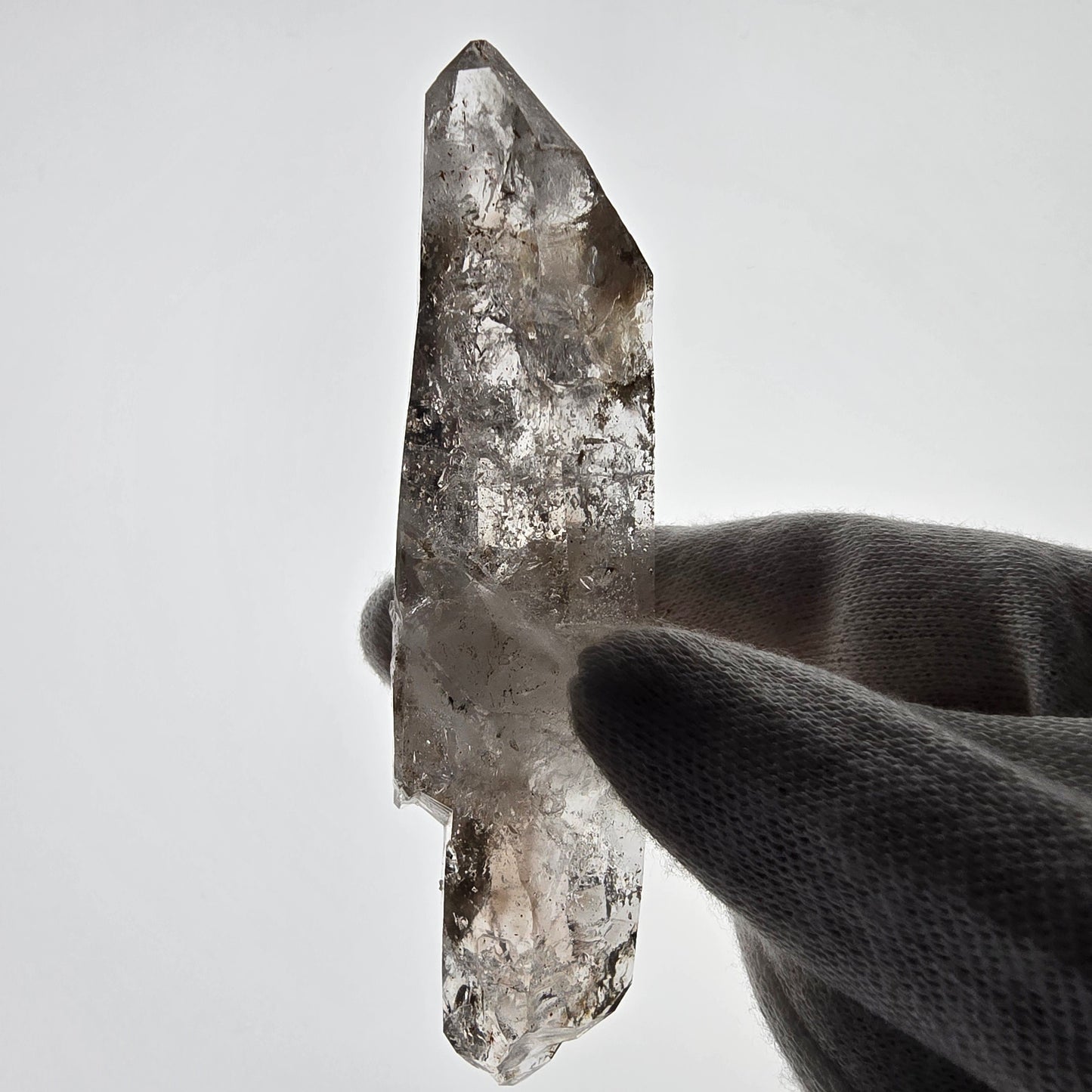 Sceptre DT en quartz fumé squelette Enhydro, poche Valentine en calcite UV, Namibie 98 x 24 x 18 mm
