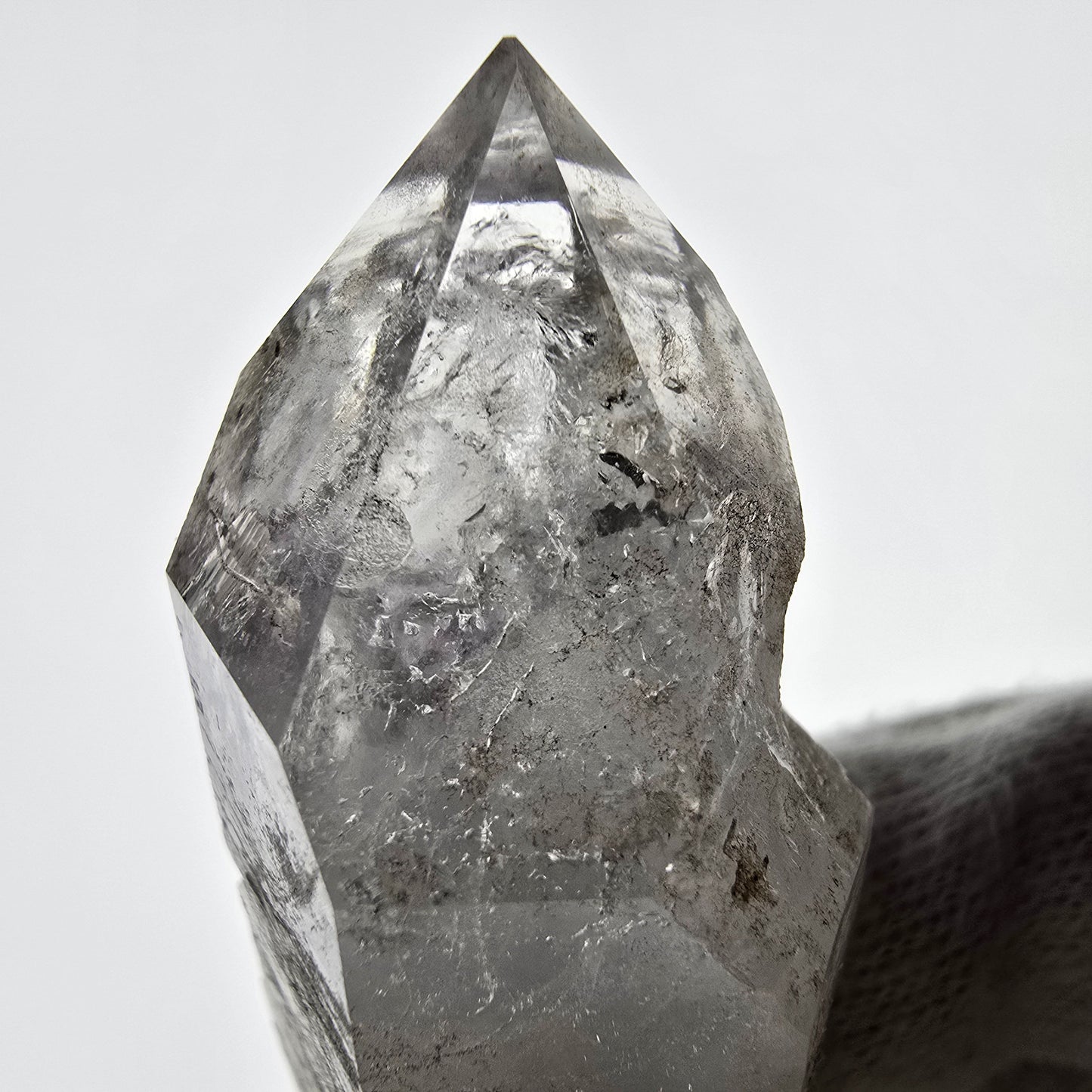 Sceptre de poche Saint-Valentin en améthyste fantôme squelette, Namibie 58 x 31 x 19 mm