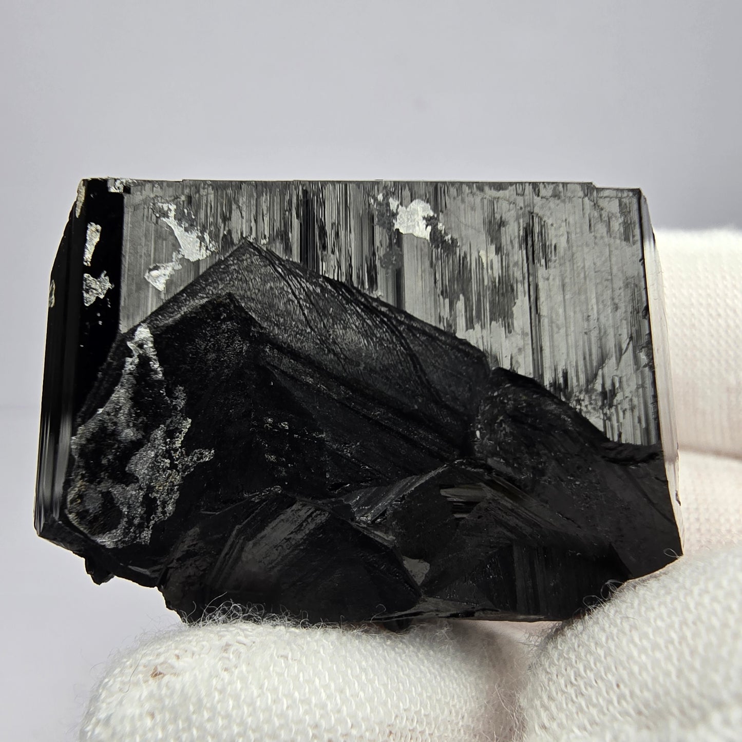Symmetrischer Schörl Turmalin mit Hyalit Erongo, Namibia 34*31*26mm Sammlung