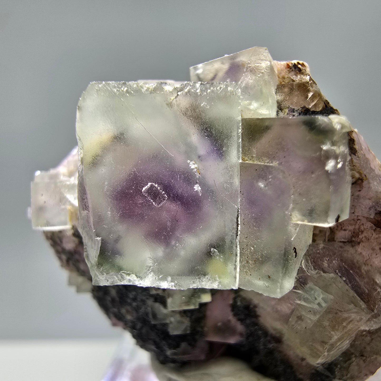 Seltene UV Phantom Fluorit Würfel Stufe lila grün Brandberg, Namibia 33*28*15mm