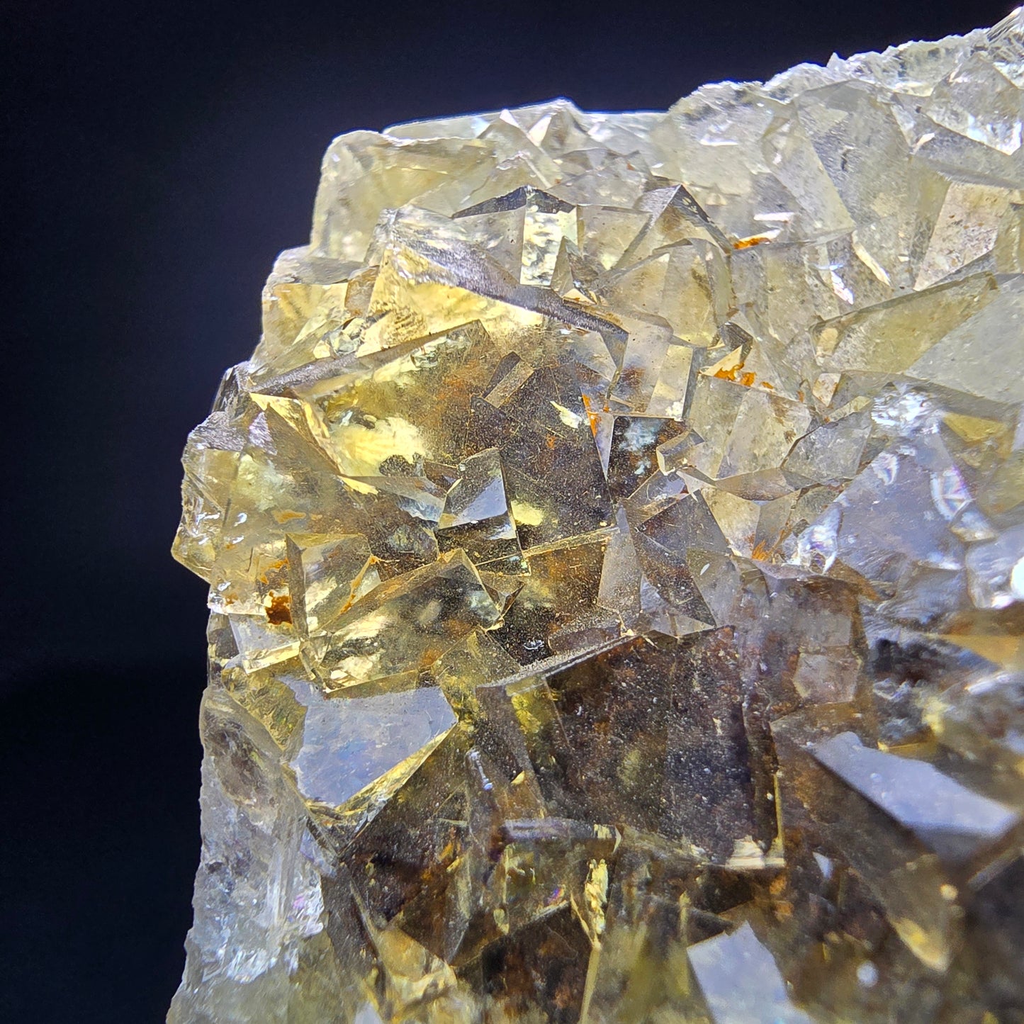Klare Honey Pocket Phantom Fluorit Würfel Stufe gelb Okorusu, Namibia 73*52*16mm
