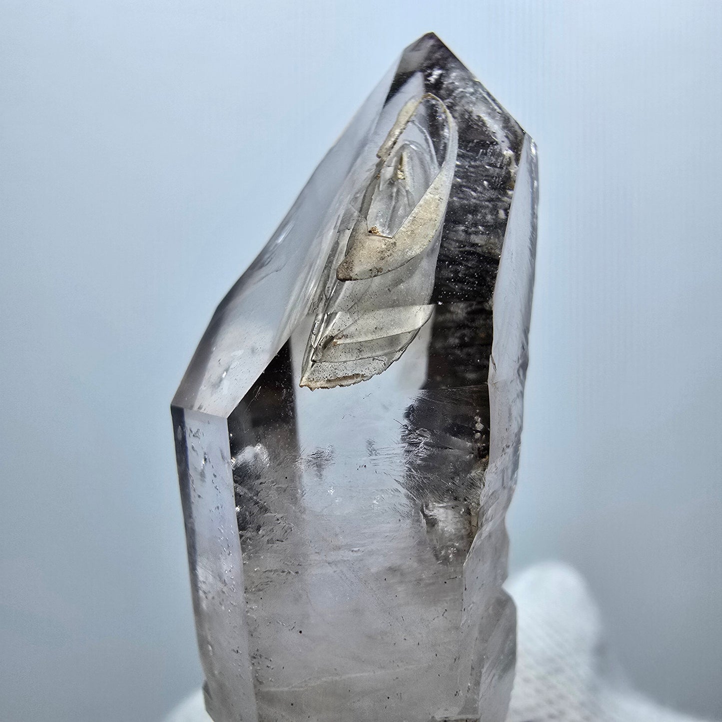 Quartz fumé fantôme transparent DT Scepter Point Goboboseb, Namibie 53 x 17 x 14 mm