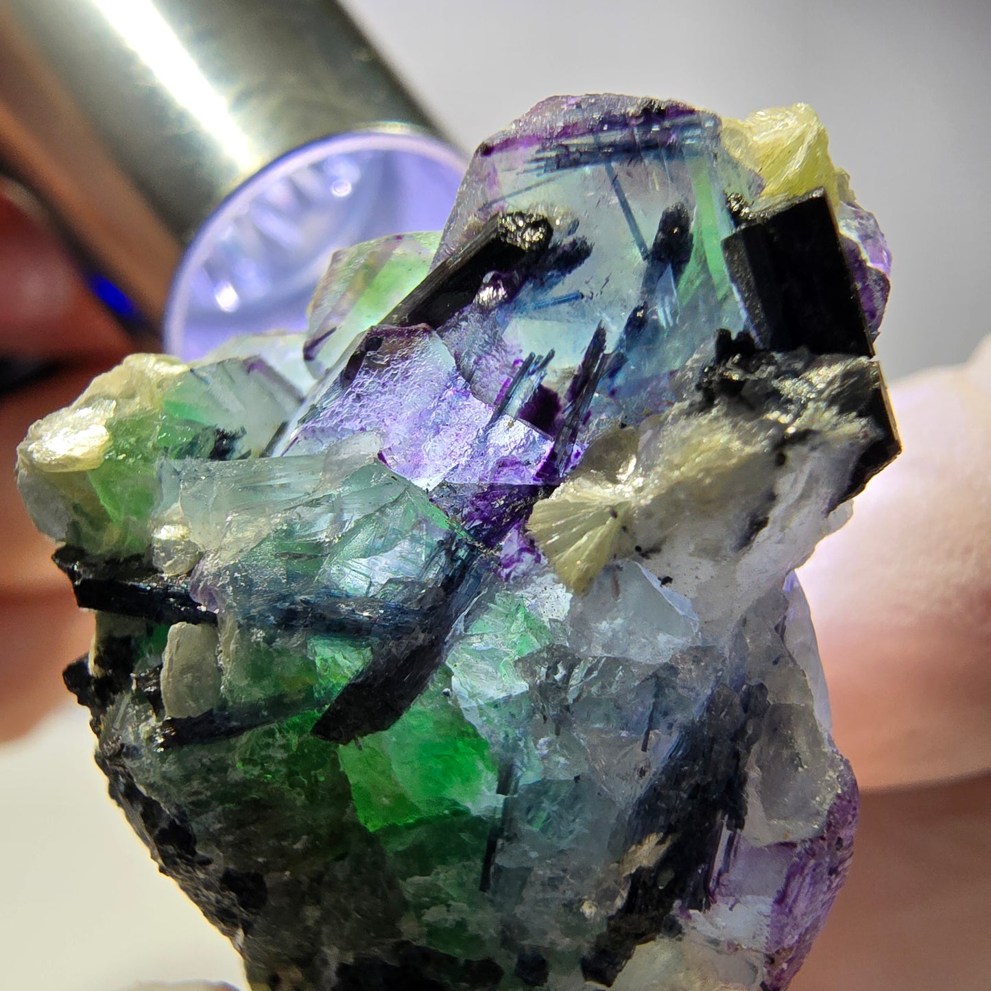 Cube de fluorite fantôme, zonal, muscovite, spécimen de tourmaline Schorl, Erongo, Namibie, 40 x 27 x 17 mm