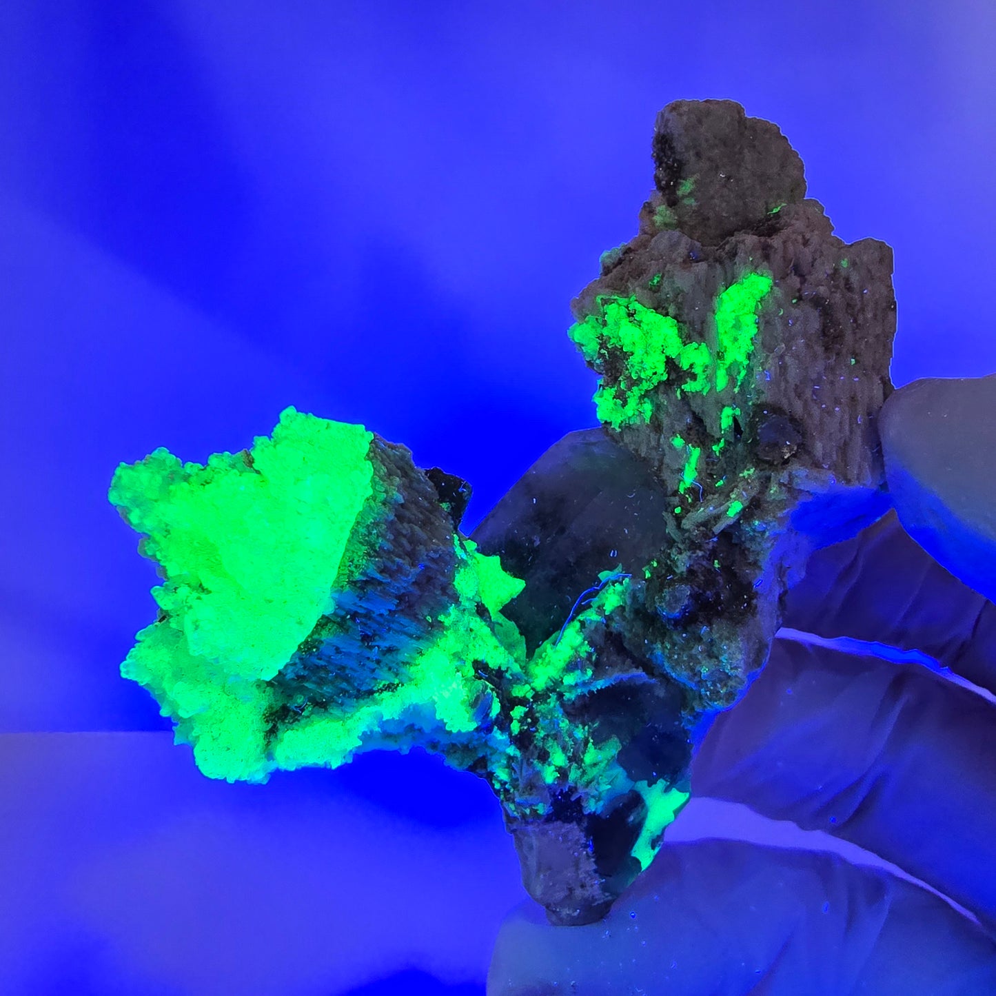 Spécimen rare d'opale hyalite, de quartz fumé et d'orthose, Erongo, Namibie, 70 x 61 x 30 mm