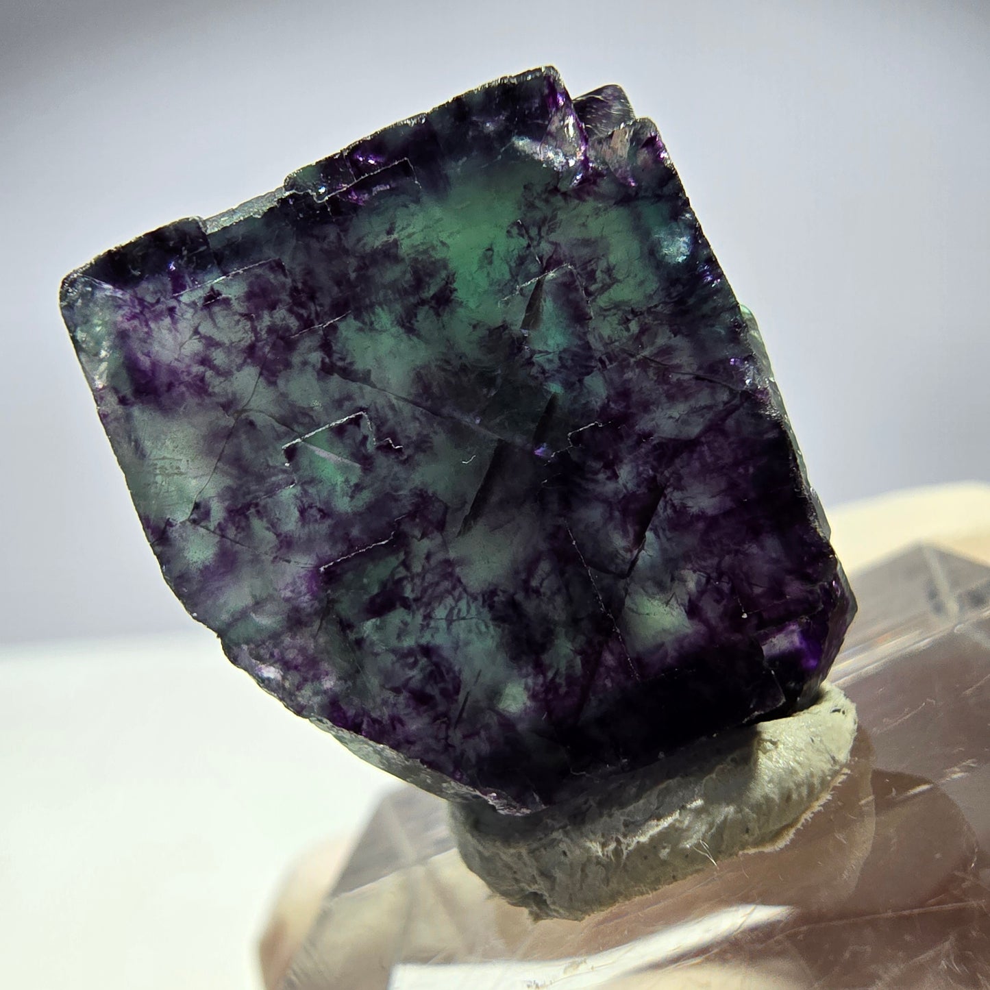 Rare cube de fluorite fantôme parqueté vert violet Okorusu Namibie 21*19*13mm