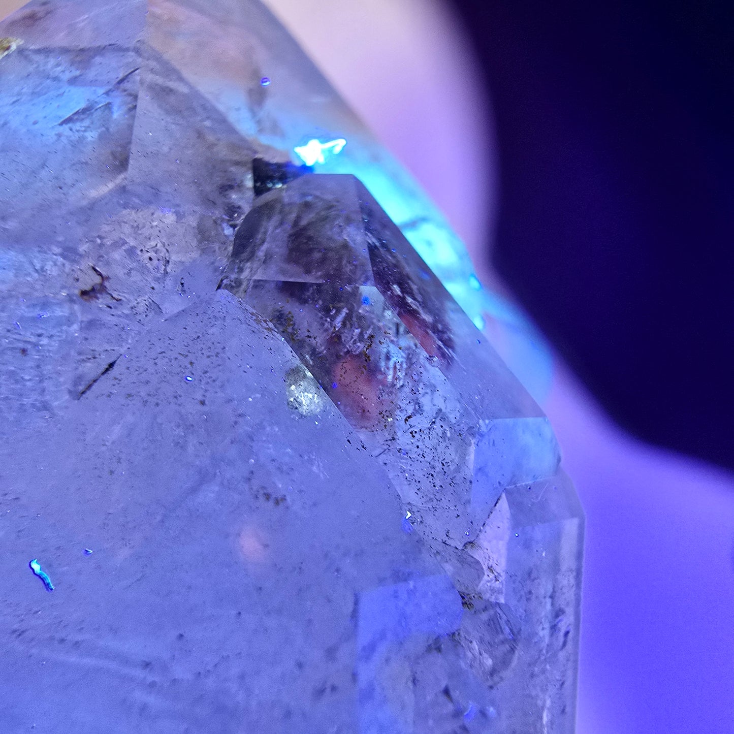 Sceptre fantôme squelette en quartz fumé DT, poche Saint-Valentin en calcite UV, Namibie 57 x 23 x 22 mm