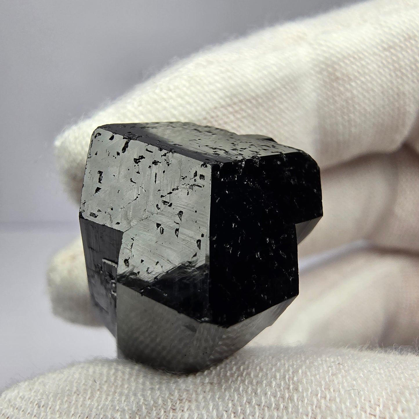 Symmetrischer Schörl Turmalin schwarz glänzend Erongo, Namibia 23*19*10mm