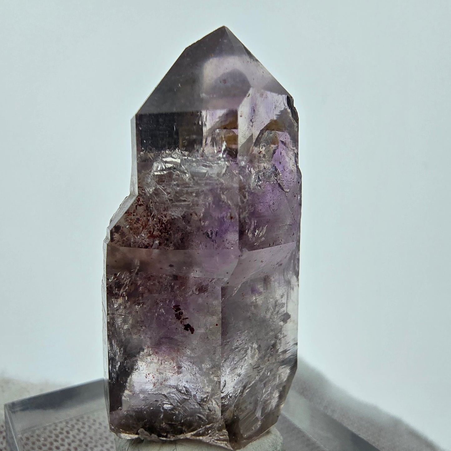 Goboboseb violet de qualité Sceptre en améthyste fantôme transparente, Namibie 37*18*13mm Collection