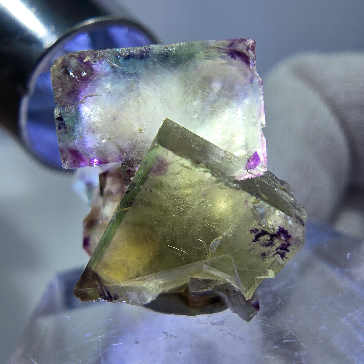 Spécimen de cube de fluorite fantôme zonal, jaune violet vert Okorusu, Namibie 21*17*14mm