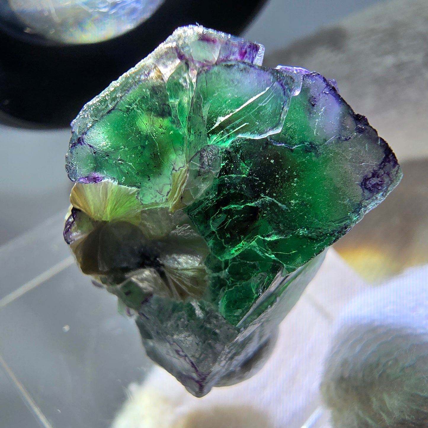 Cube de fluorite fantôme zonal, spécimen de muscovite, Erongo, Namibie, 22 x 20 x 15 mm