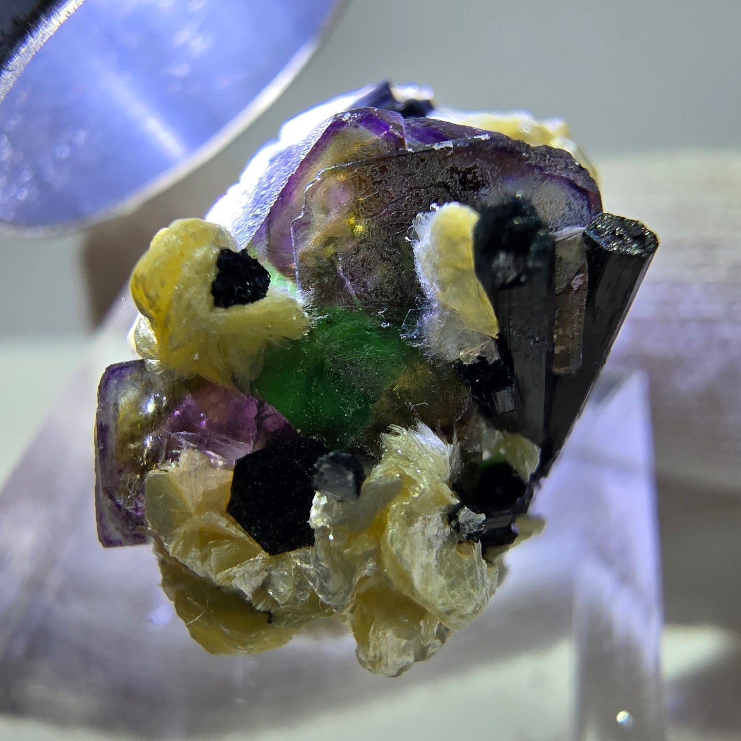 Fluorite fantôme colorée, Spécimen de tourmaline muscovite Schorl, Erongo, Namibie, 23 x 18 x 15 mm