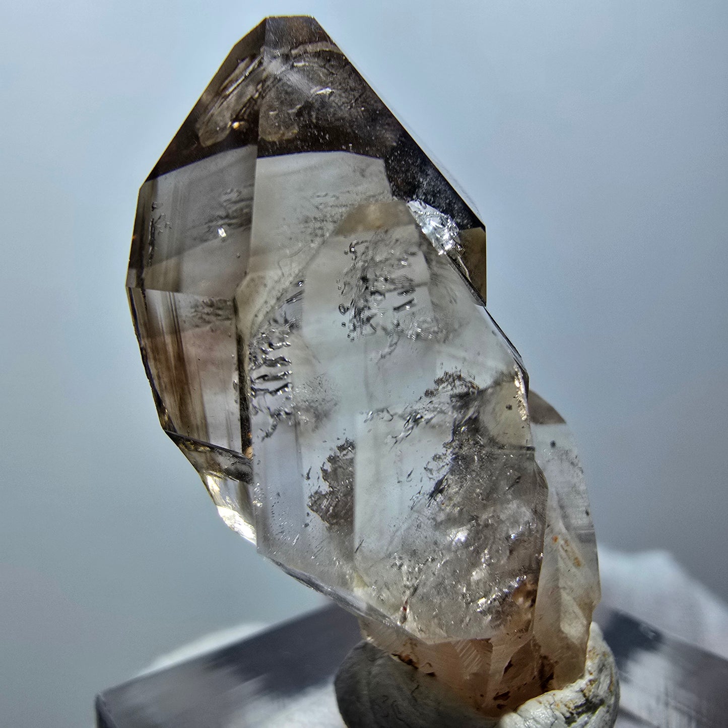 Klare Phantom Rauchquarz Zepter Stufe Goboboseb, Namibia 34*19*14mm