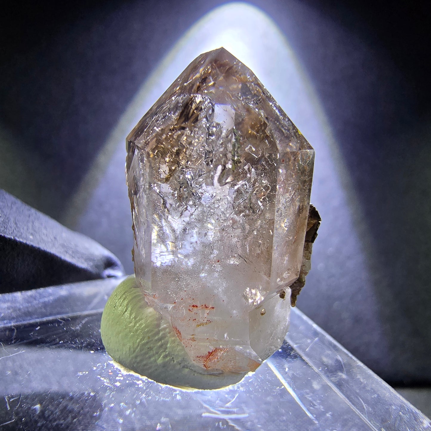 Klare Phantom Rauchquarz mit Einschlüssen Spitze 22*17*14mm Goboboseb Namibia