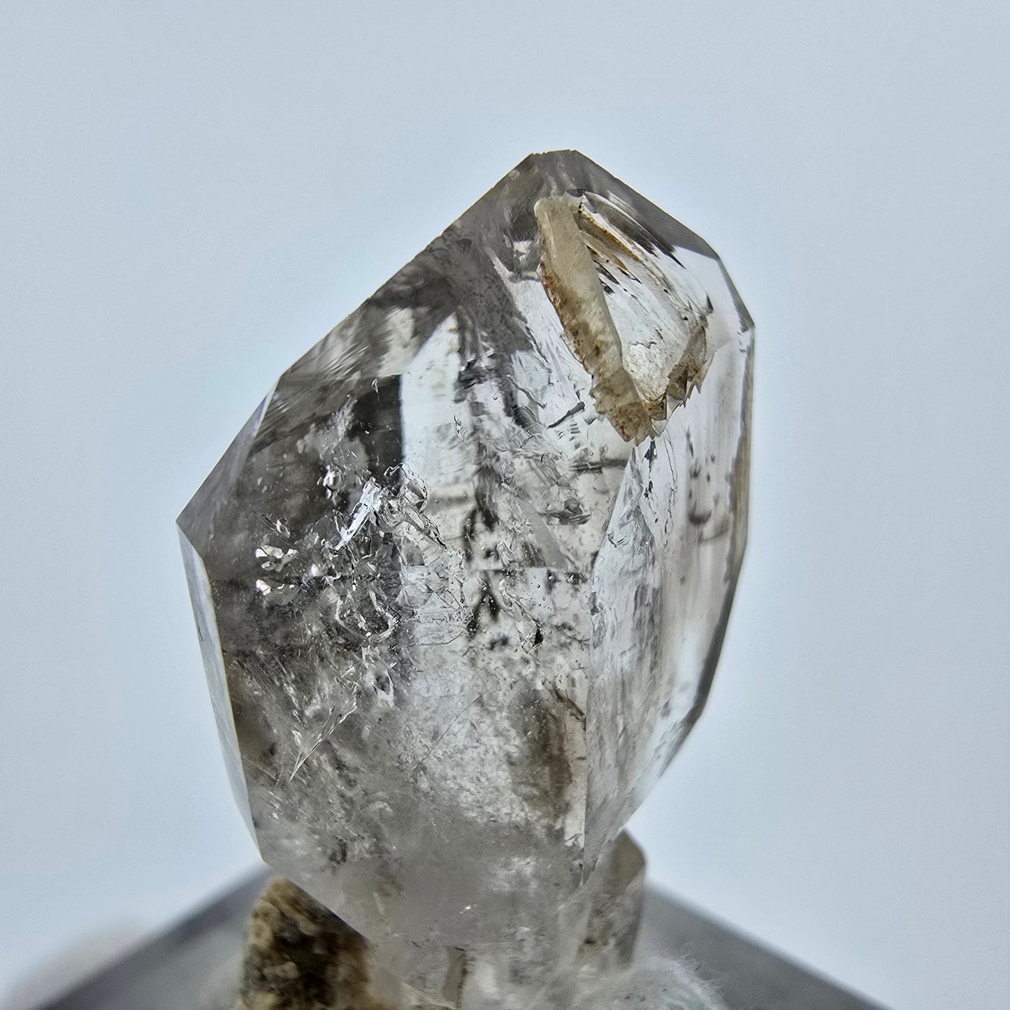 Klarer Phantom Rauchquarz Zepter auf Matrix Goboboseb, Namibia 35*17*12mm
