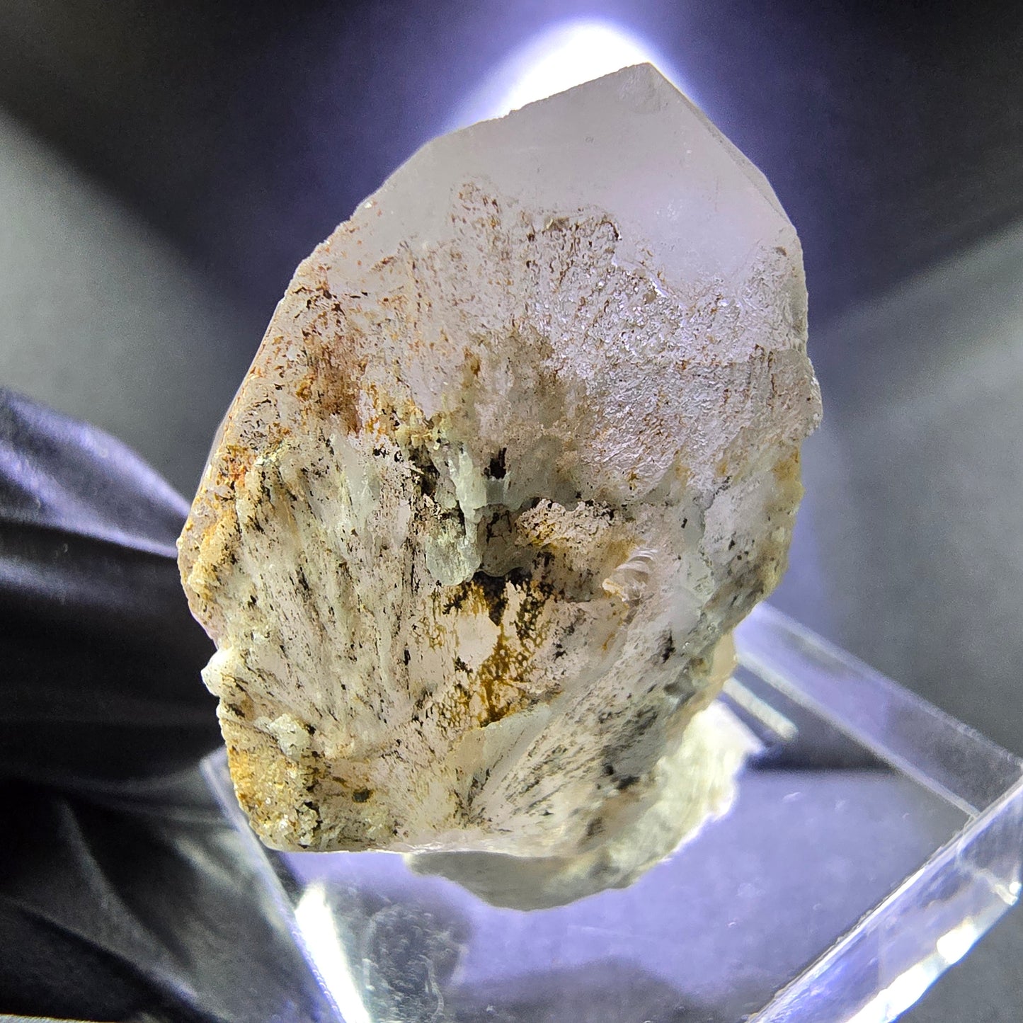 Belle pointe de quartz en cristal de sceptre de quartz fumé 32 * 27 * 20 mm de Goboboseb Namibie