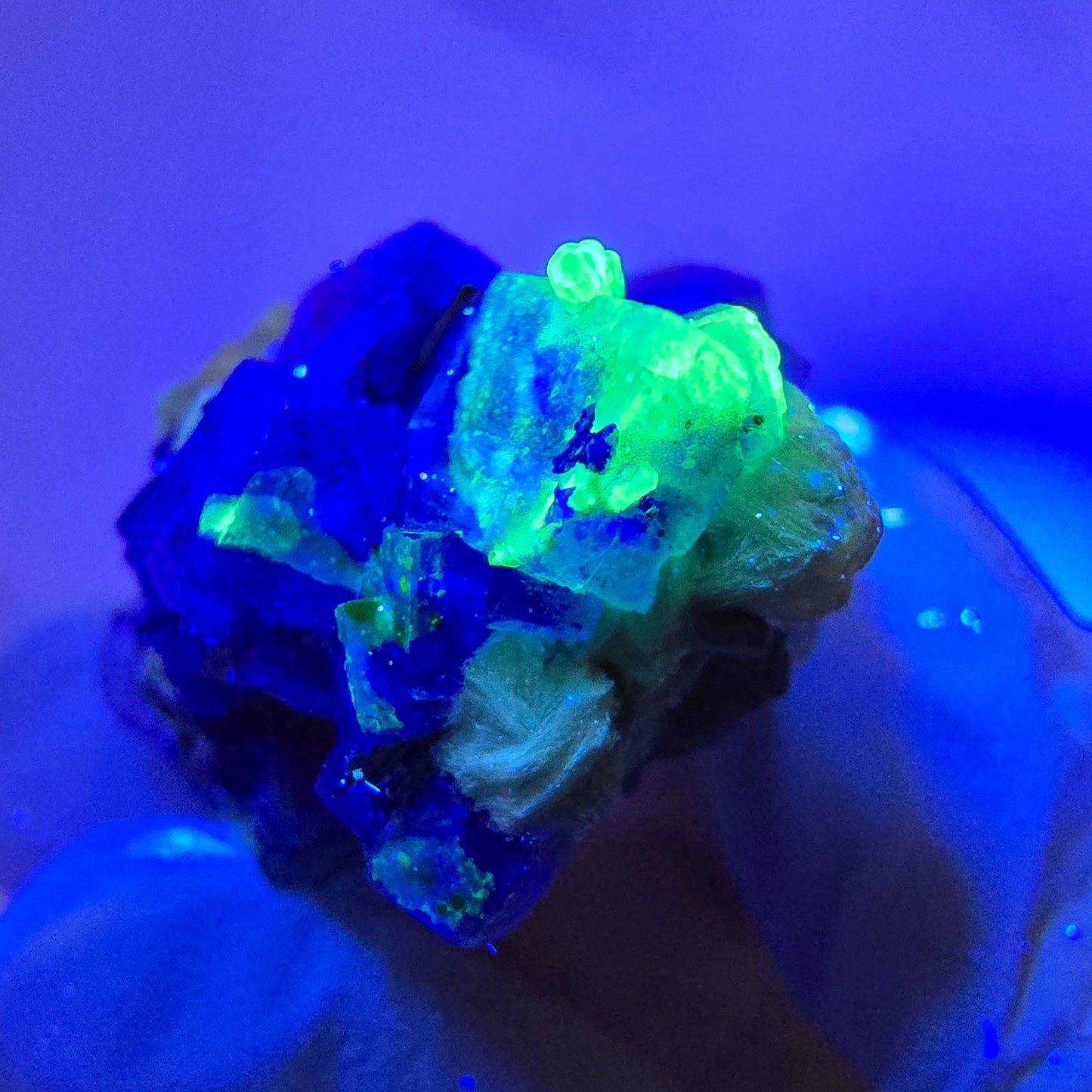 Cubes de fluorite fantôme colorés, muscovite, tourmaline Schorl, hyalite d'Erongo, Namibie 31 x 21 x 24 mm