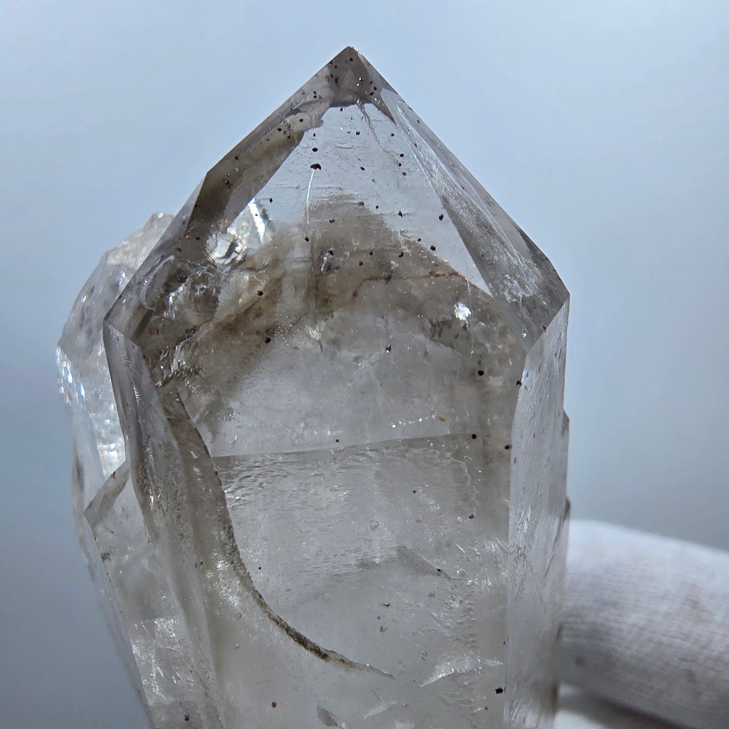 Quartz fumé fantôme DT Sceptre squelette Hématite Valentine Pocket Goboboseb Namibie 64*40*31mm