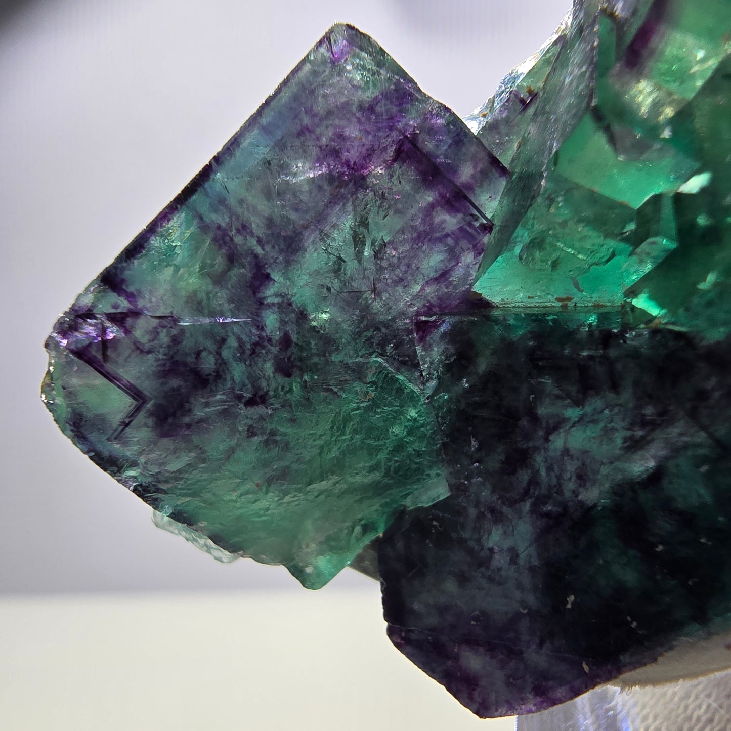 Spécimen rare de cube de fluorite fantôme, vert-violet zonal, Okorusu, Namibie, 46 x 37 x 24 mm
