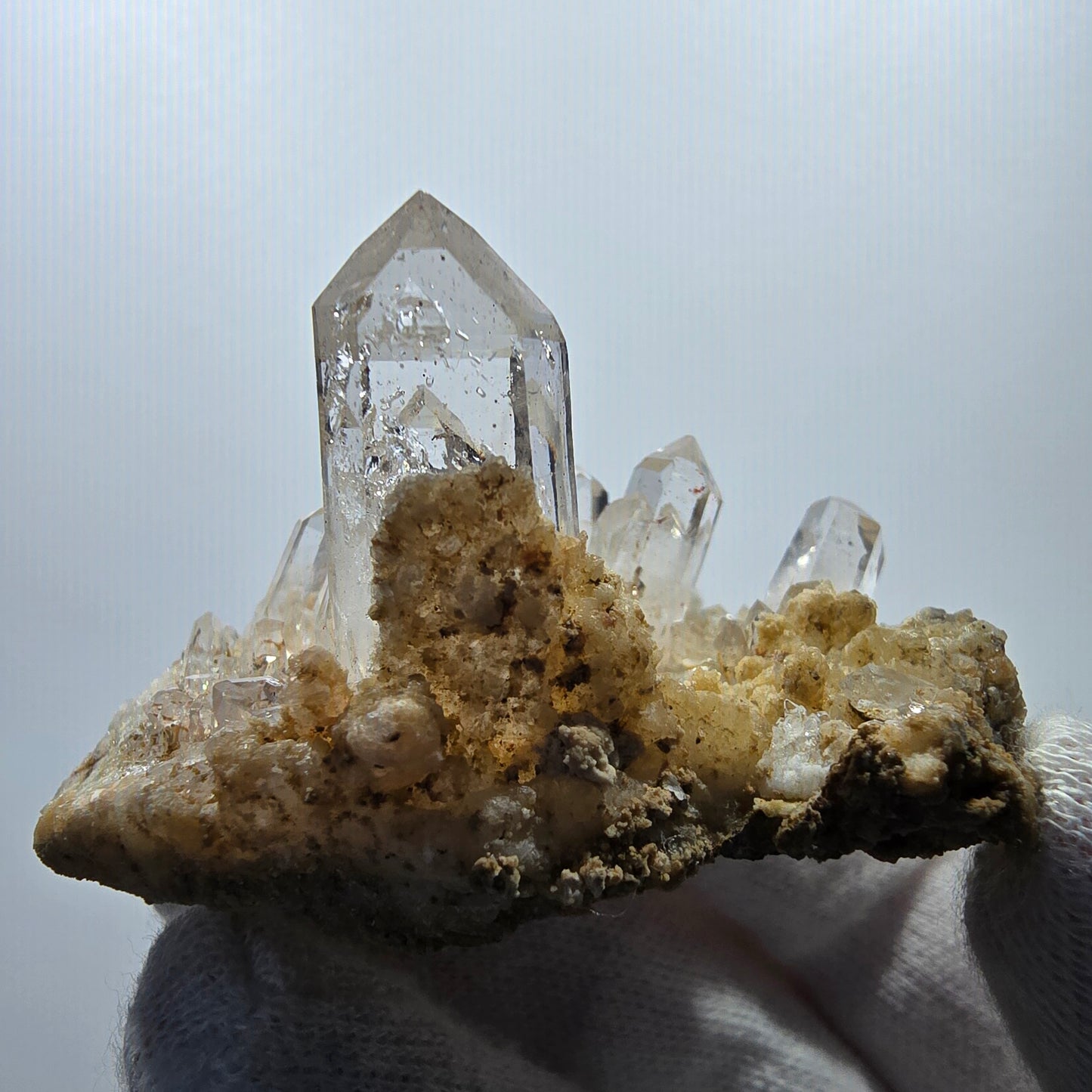 Enhydro Harlequin Quartz fumé, calcite UV Stage Valentine Pocket Goboboseb Namibie 55*36*35mm