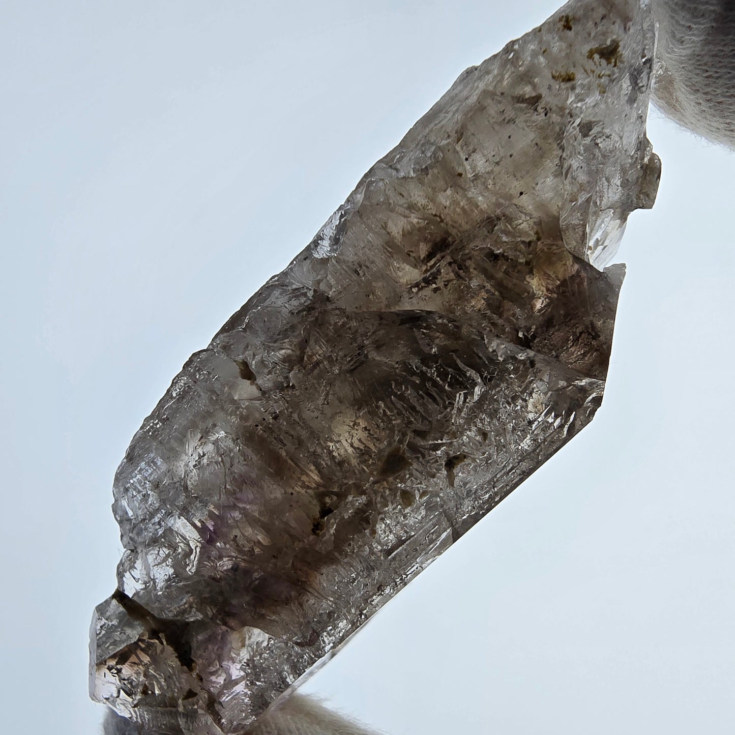 Sceptre fantôme squelette en quartz fumé DT, poche Saint-Valentin en calcite UV, Namibie 82 x 38 x 26 mm