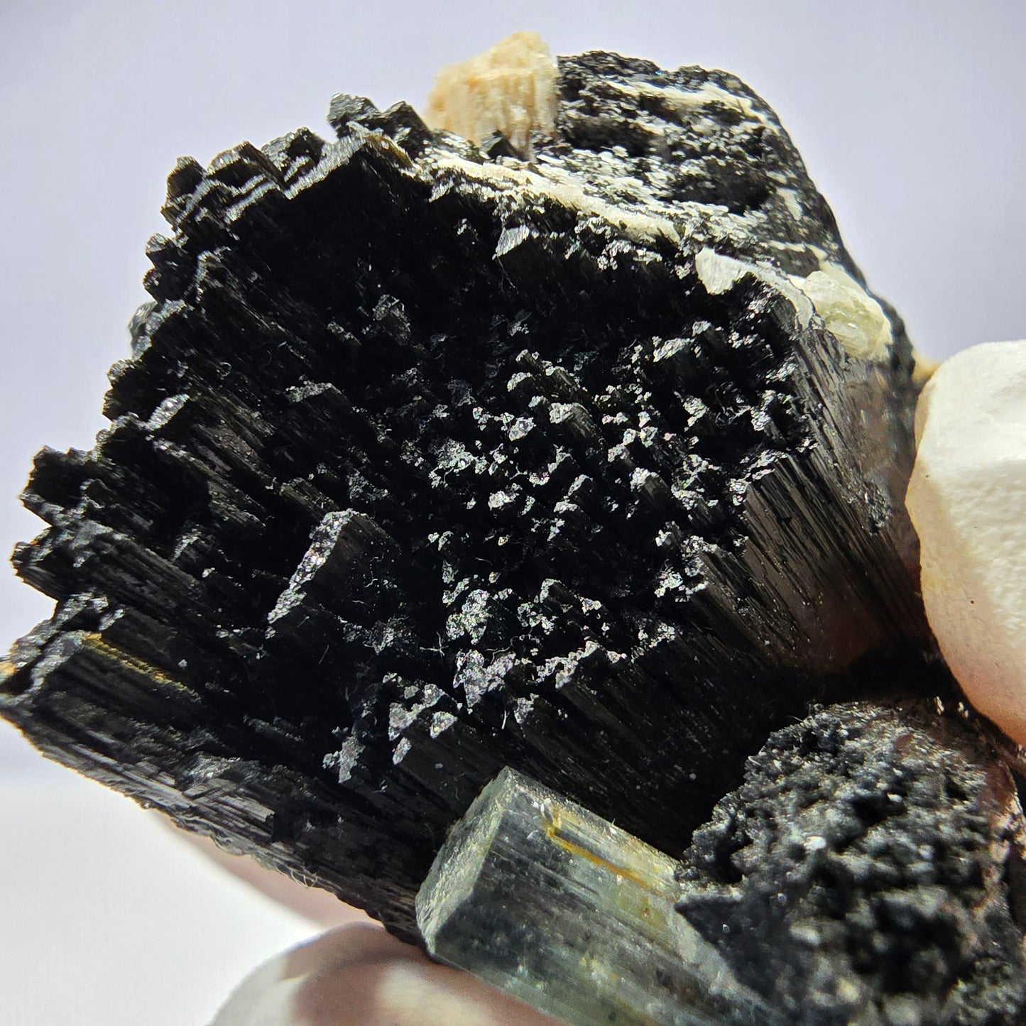 Spécimen rare de tourmaline Schorl, d'aigue-marine, d'hyalite et d'orthose, Erongo, Namibie, 38 x 39 x 21 mm