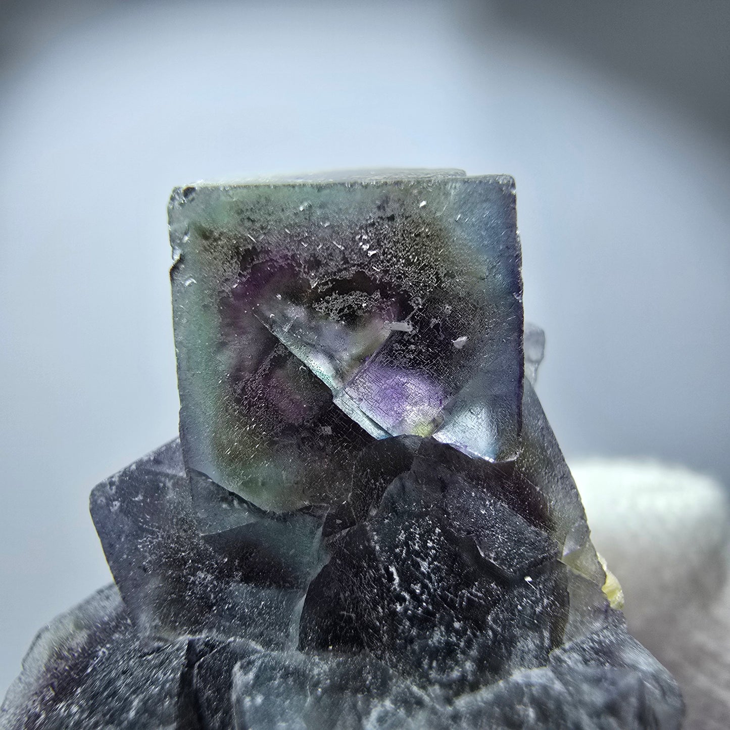 Spécimen de cube de fluorite fantôme coloré, vert violet jaune, Erongo, Namibie 29 x 20 x 14 mm