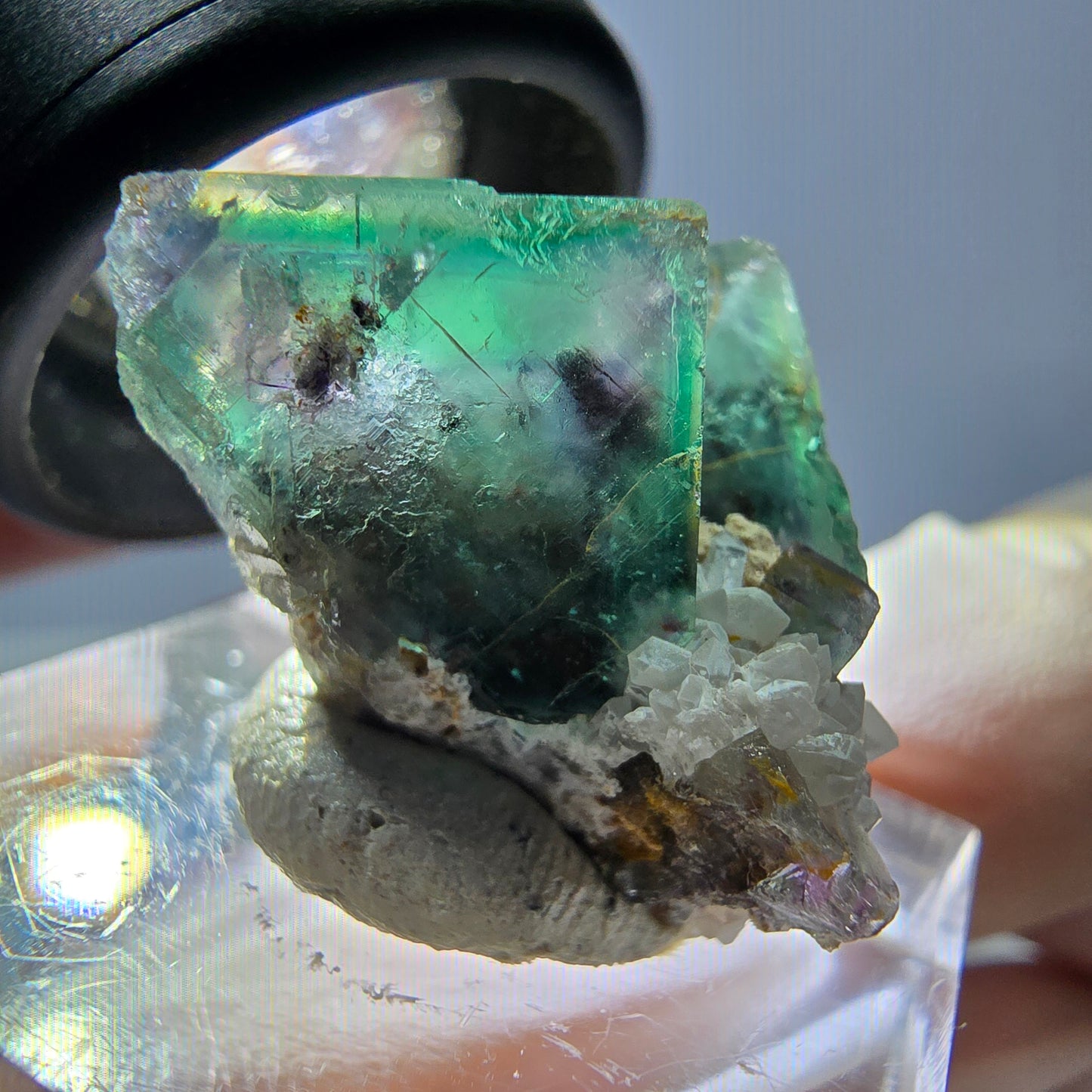 Spécimen de cube de fluorite fantôme, parqueté vert violet Okorusu, Namibie 25*24*16 mm