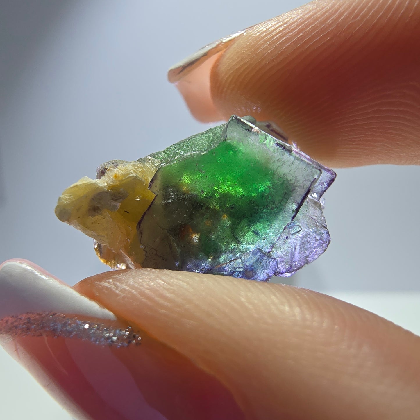 Lot de 16 fluorites fantômes, hyalites, tourmalines Schörl, muscovites, Erongo, Namibie