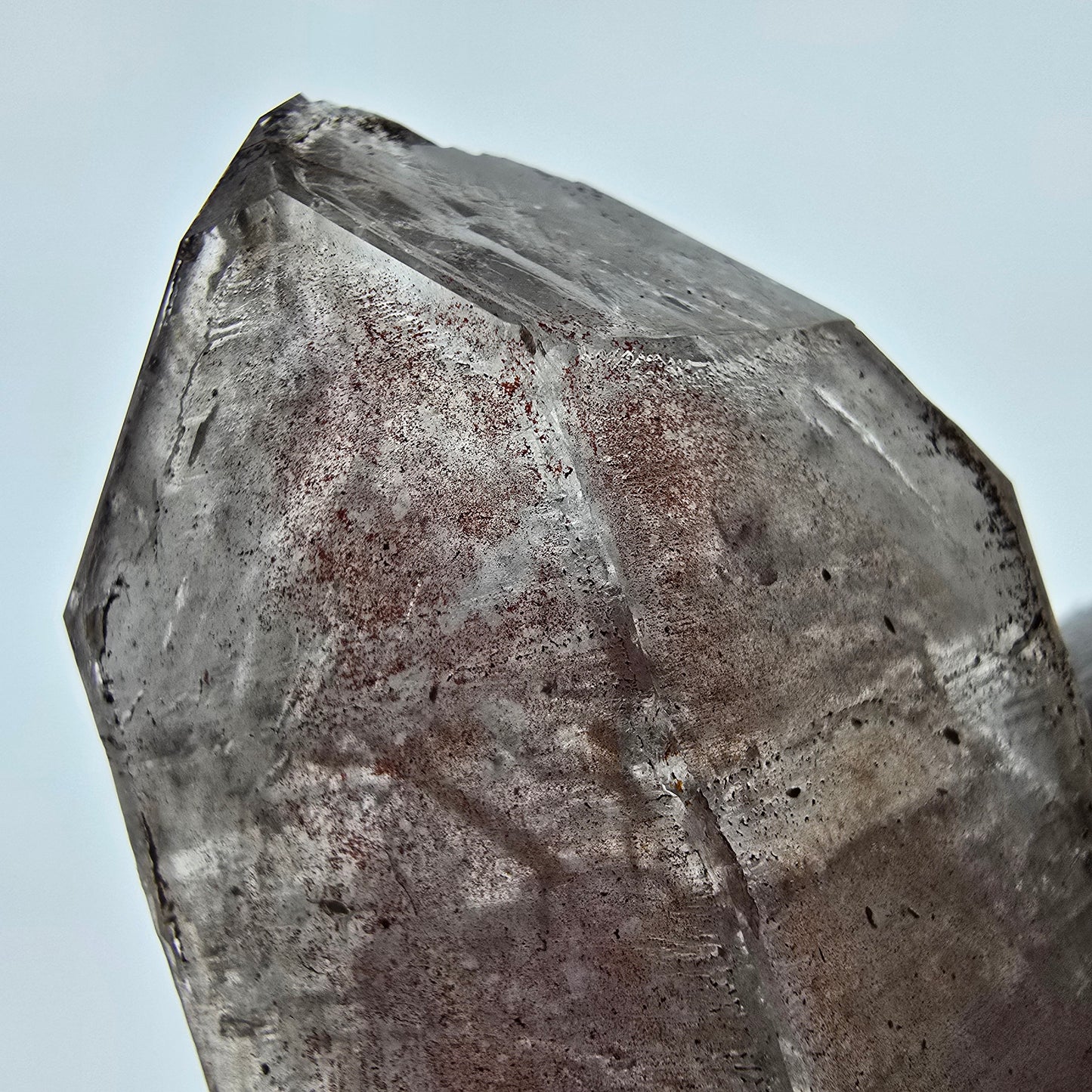 Sceptre fantôme squelette en quartz fumé DT, poche Saint-Valentin en calcite UV, Namibie 97 x 44 x 37 mm