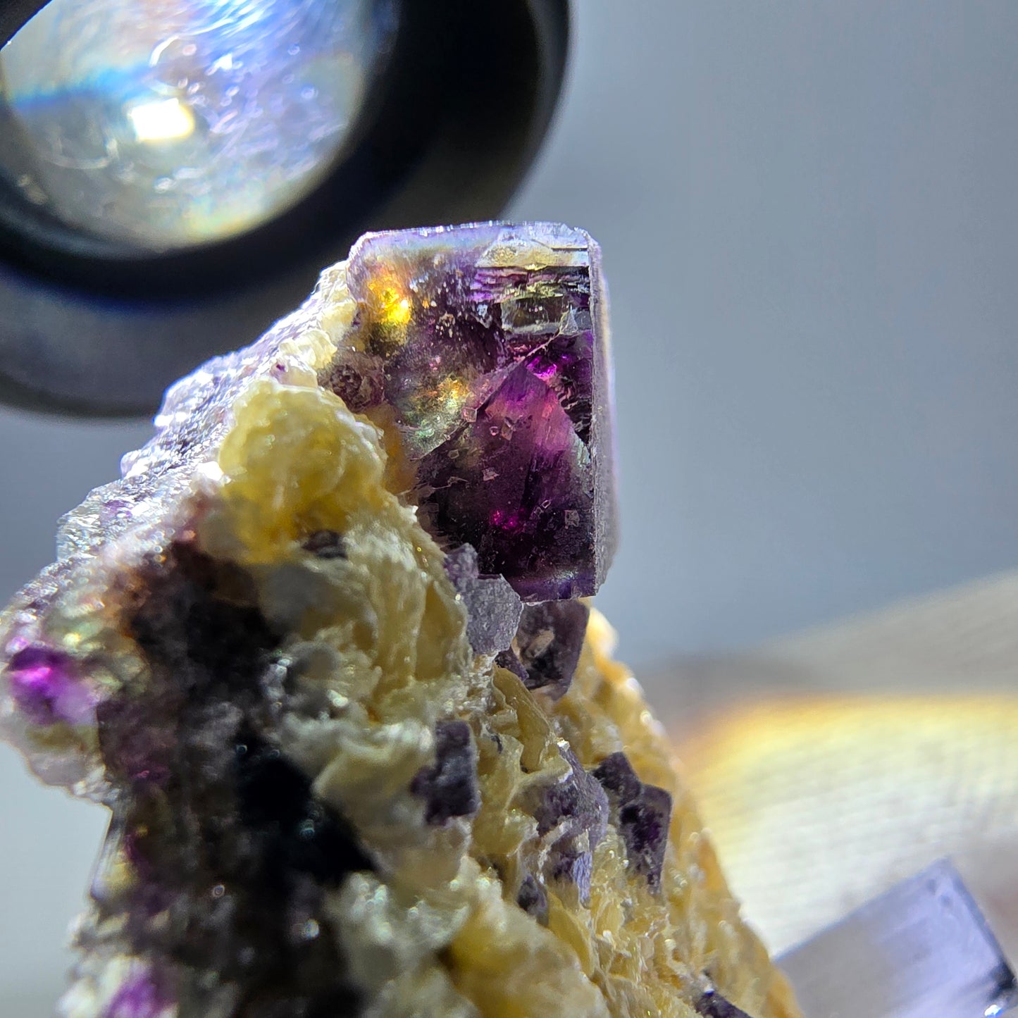 Spécimen de fluorite fantôme colorée, tourmaline scholle, muscovite, Erongo, Namibie, 36 x 28 x 16 mm