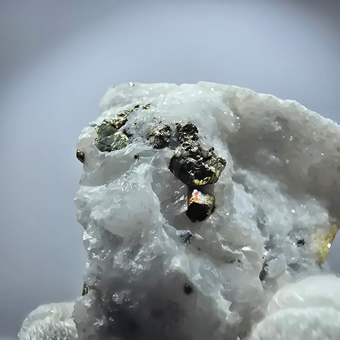 Seltene Pyrit auf Quarz Stufe Erongo, Namibia 55*44*29mm