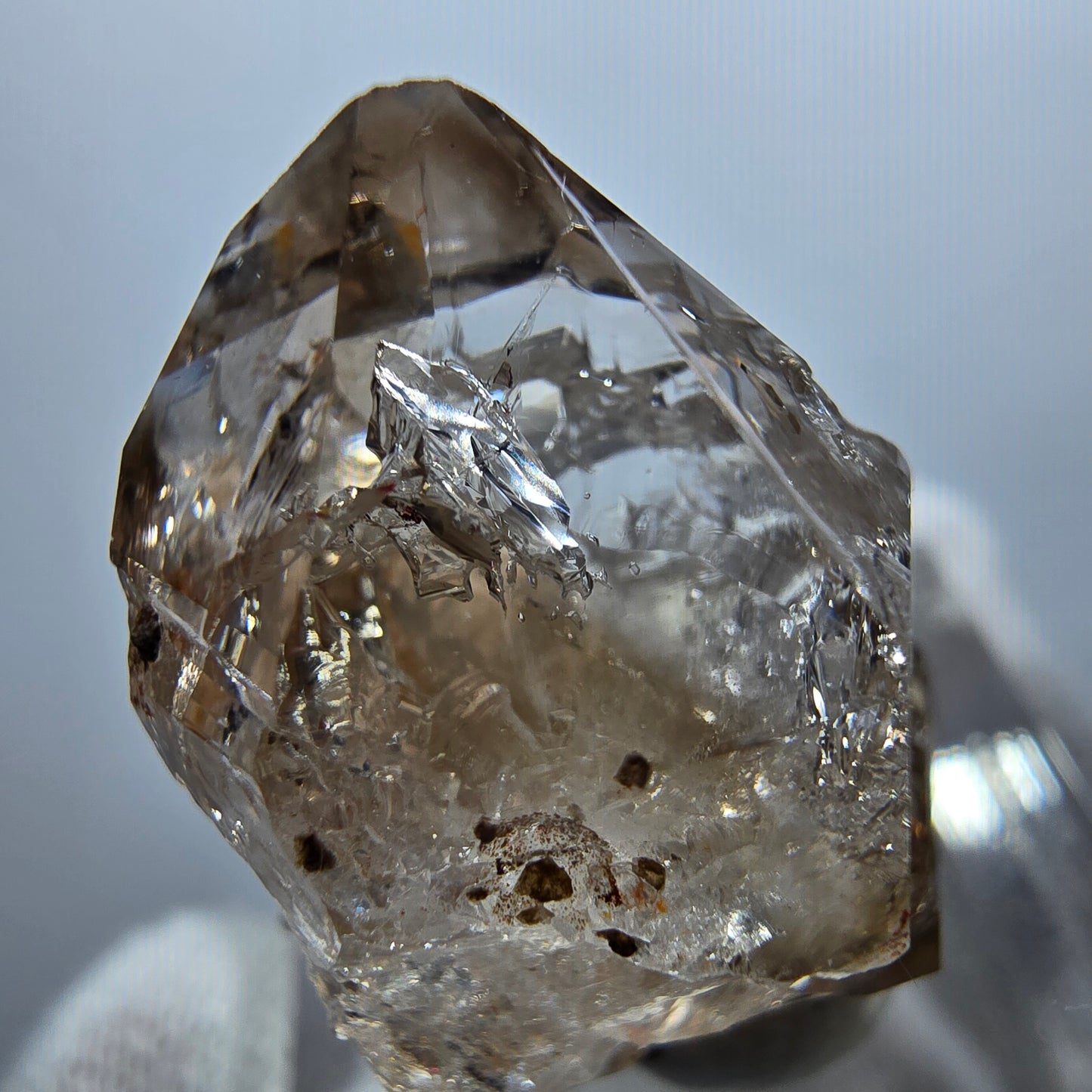 Sceptre en quartz fumé fantôme transparent, DT Point Goboboseb, Namibie, 29 x 20 x 16 mm