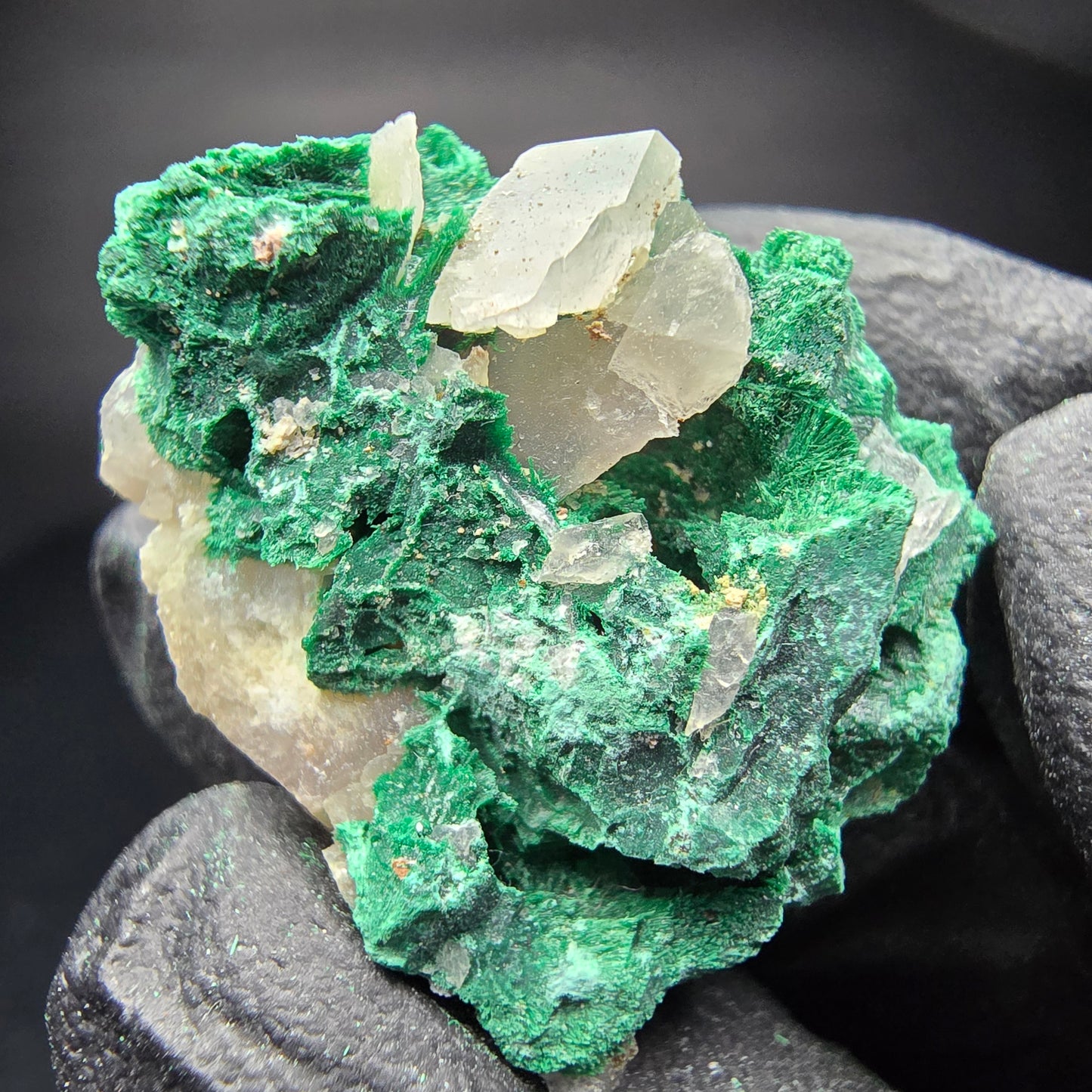 Seltene Malachit Stufe, grün Kaokoveld, Namibia 26*23*15mm Mineraliensammlung