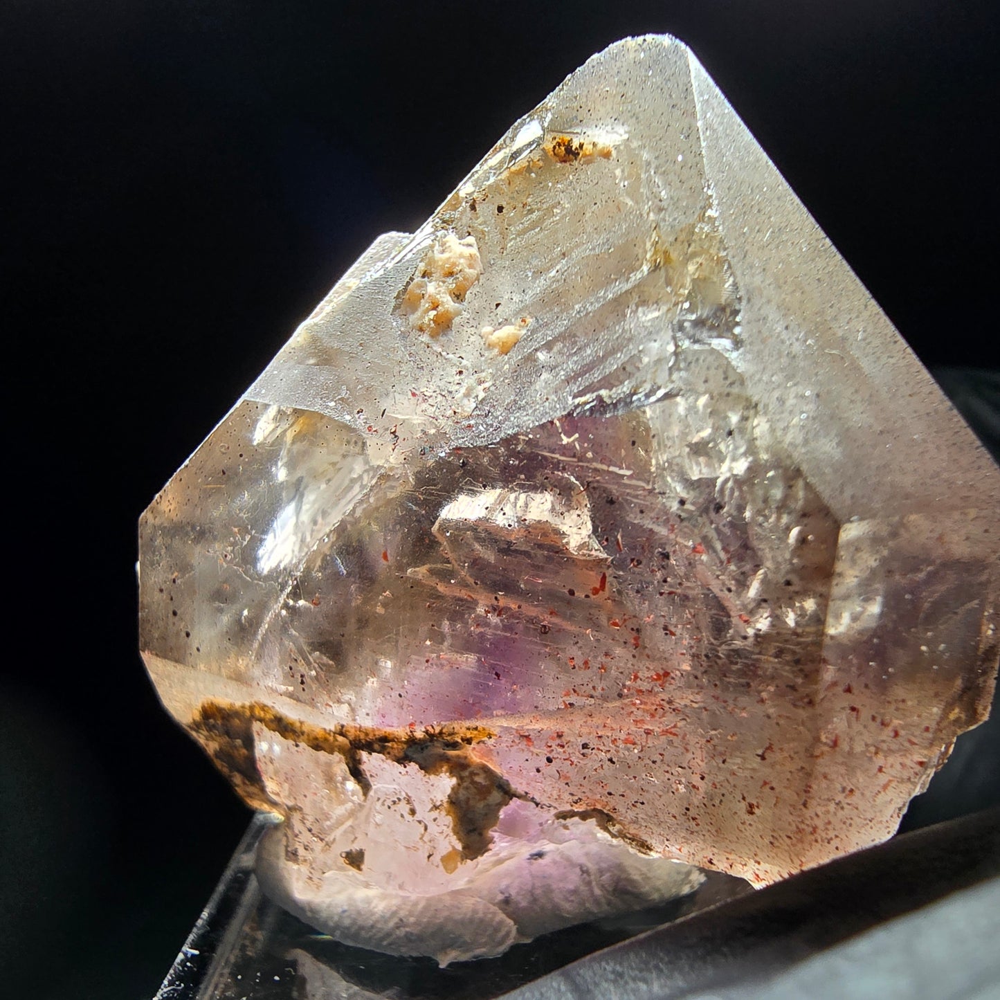 Klare Phantom Amethyst Fensterquarz Spitze 37*34*30mm aus Goboboseb, Namibia