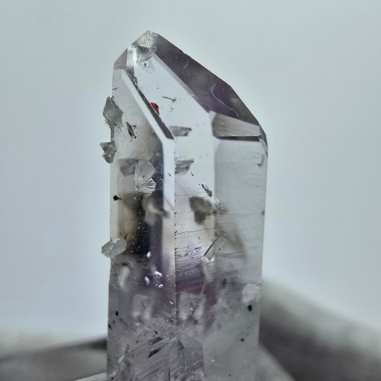 Harlekin Phantom Amethyst mit Prehnit Streep Mine Goboboseb Namibia 30*11*9mm