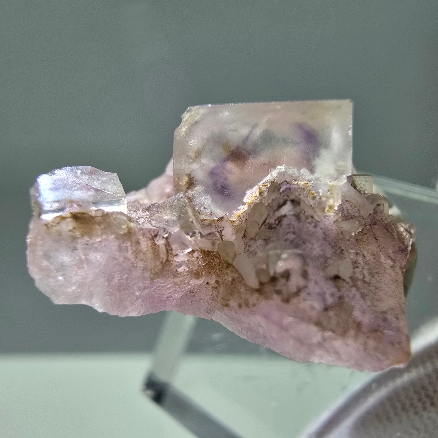 Seltene UV Phantom Fluorit Würfel, Quarz Stufe Brandberg, Namibia 25*22*12mm