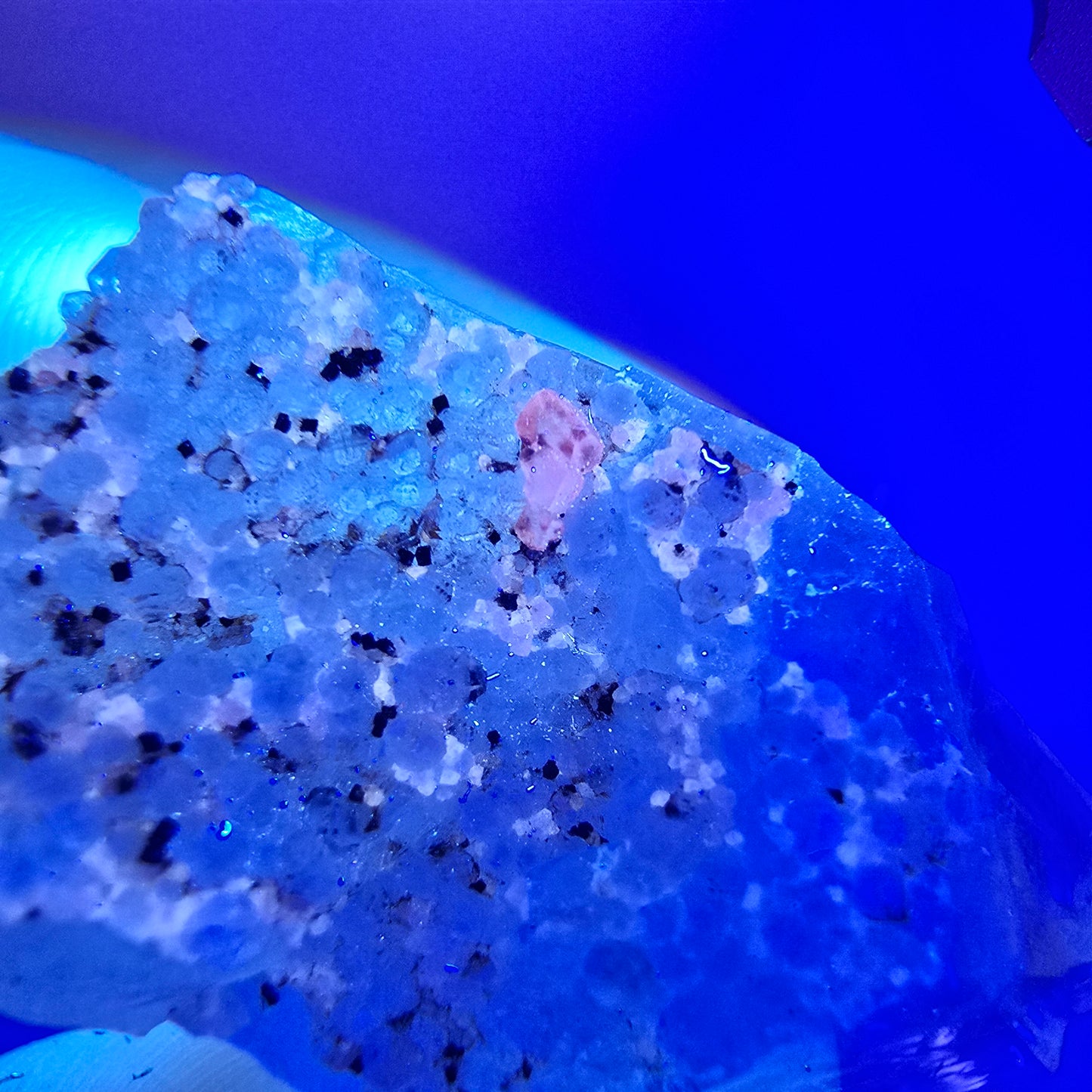 Améthyste fantôme Enhydro avec hématite, calcite UV, mine Bubble Streep 3x, Namibie, 46 x 22 x 16 mm