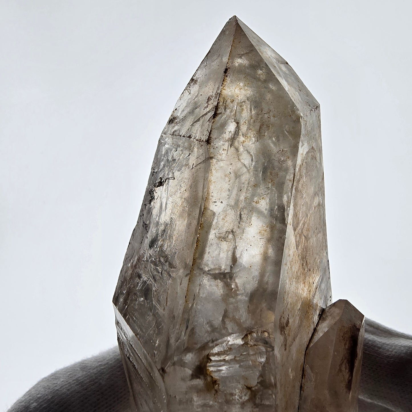 Quartz fumé squelette fantôme lémurien DT, calcite UV Valentine Pocket, Namibie 129 x 61 x 48 mm