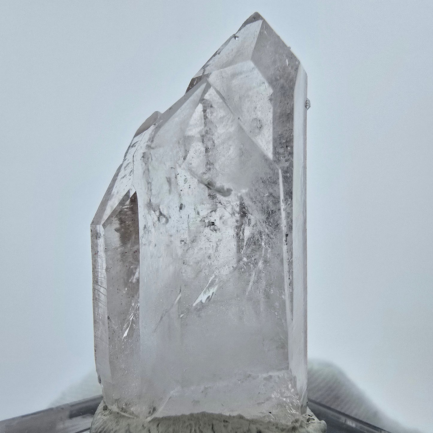 Phantom Amethyst mit Analcim, Hämatit Streep Mine, Goboboseb, Namibia 37*18*17mm