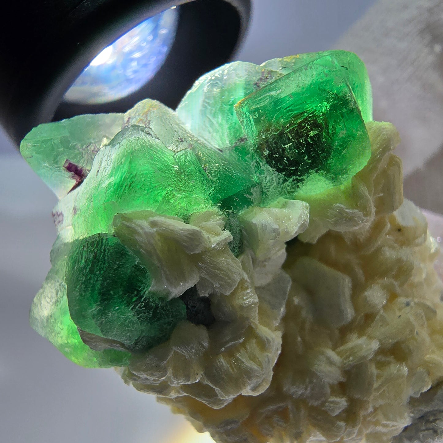 Cube de fluorite fantôme zonal, spécimen de muscovite, Erongo, Namibie, 38 x 30 x 19 mm